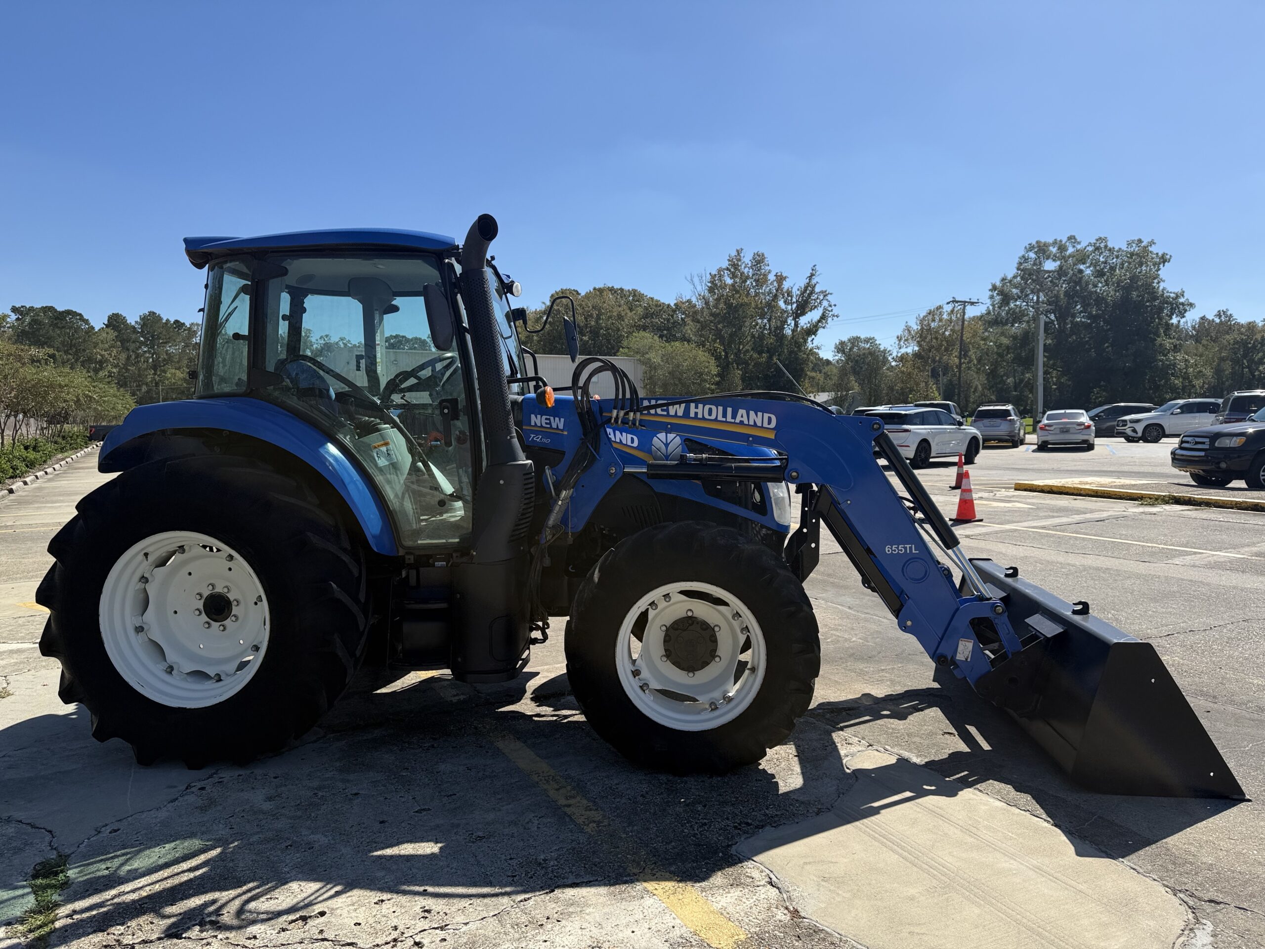 New Holland T4.110 CAB/AC 107HP 4WD Loader Hydraulic Shuttle Air Seat Buddy Seat Front Remotes Like New!