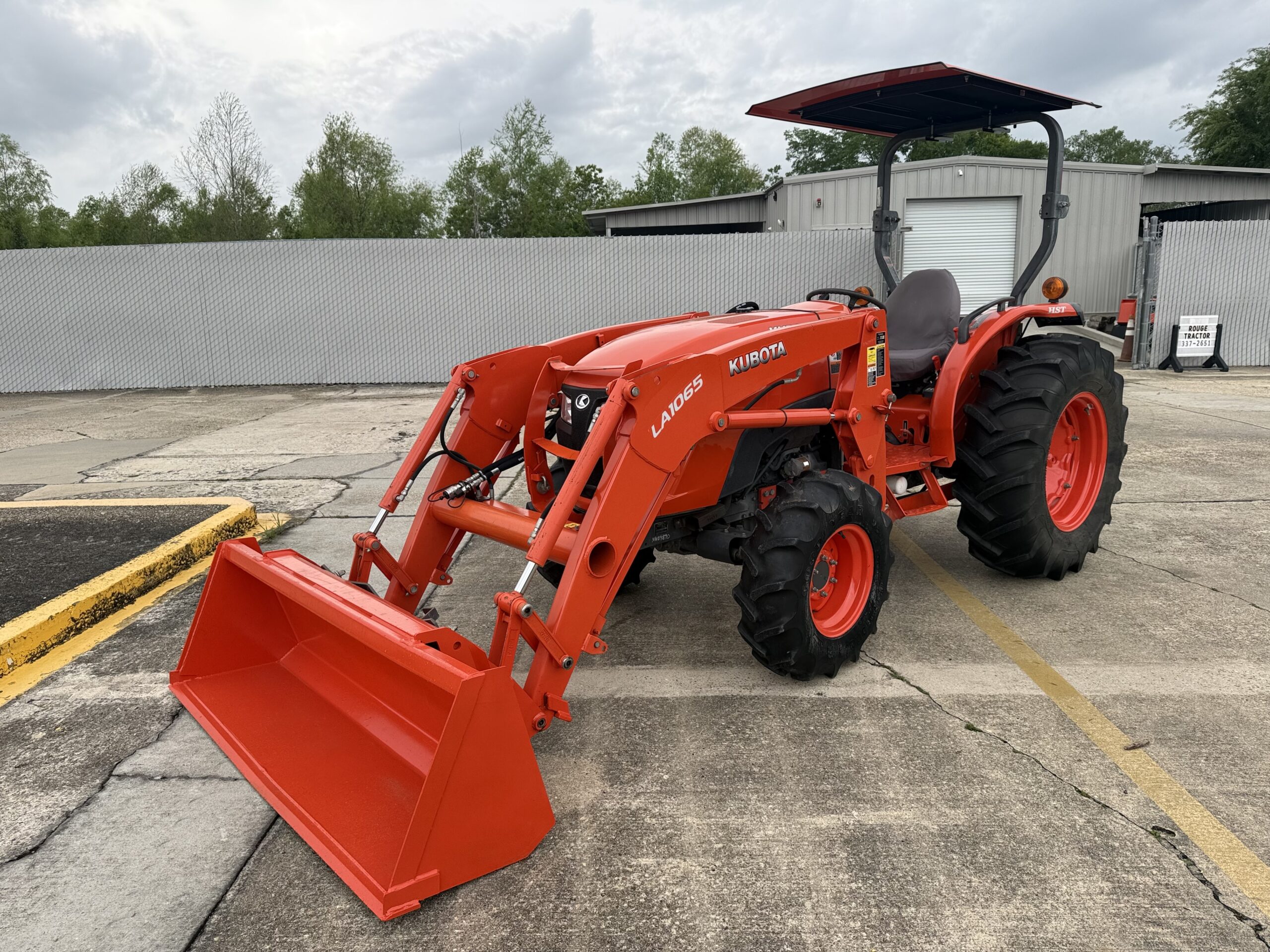 Kubota MX5800 Tractor 61HP 4WD Loader HST 3rd Function At Front Dual Remotes In Rear Barn Kept! Only 687Hrs!