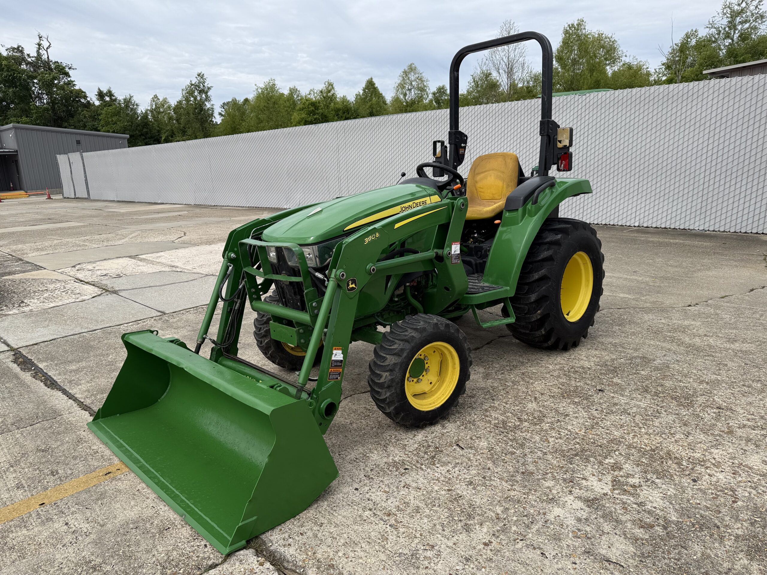 John Deere 3025D Tractor Warranty Till 2029! 25HP 4WD Loader Shuttle Like New!