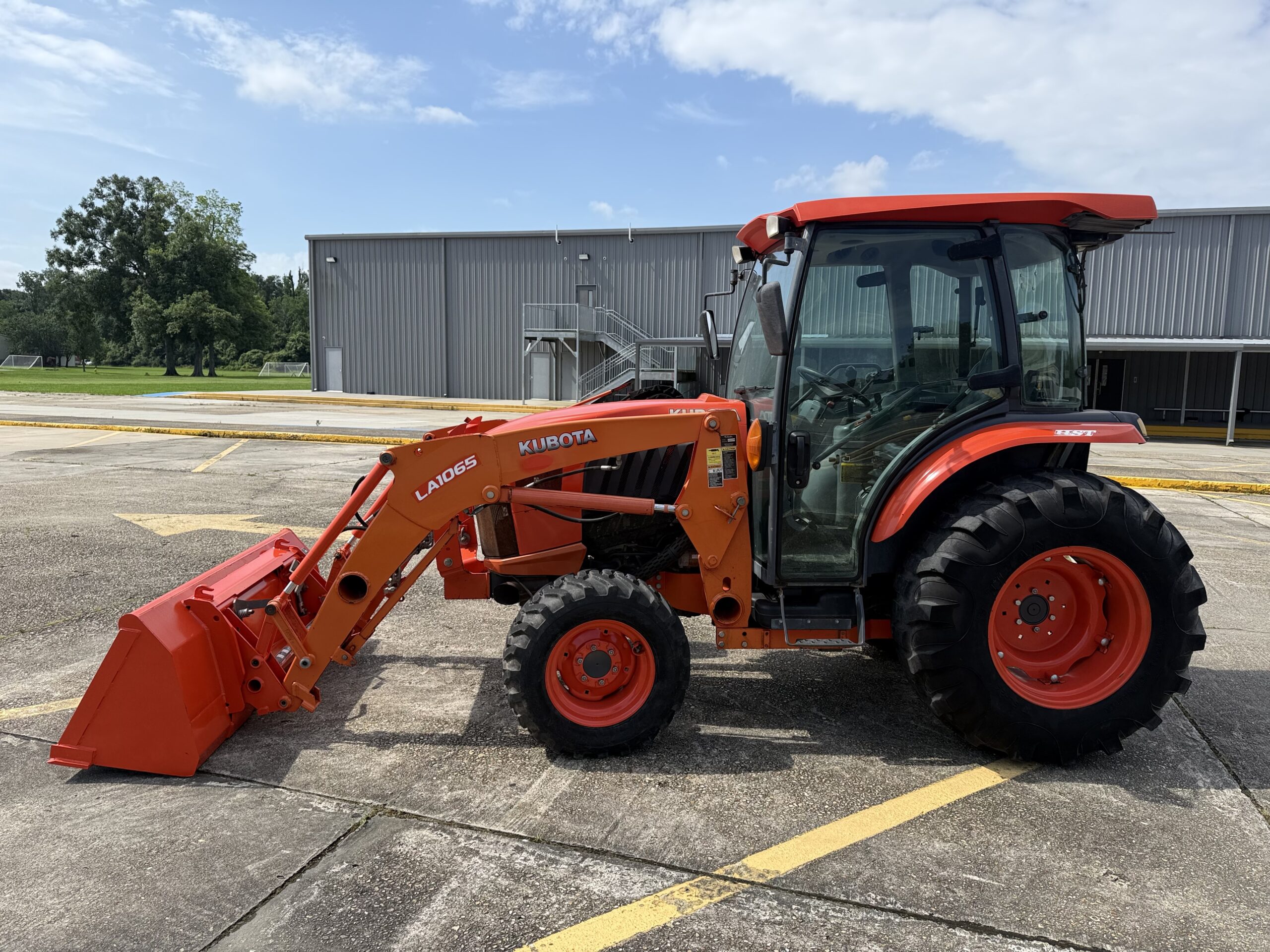 Kubota L4760 CAB/AC Only 242 Hours! 49HP 4WD Loader HST Transmission Excellent Condition!