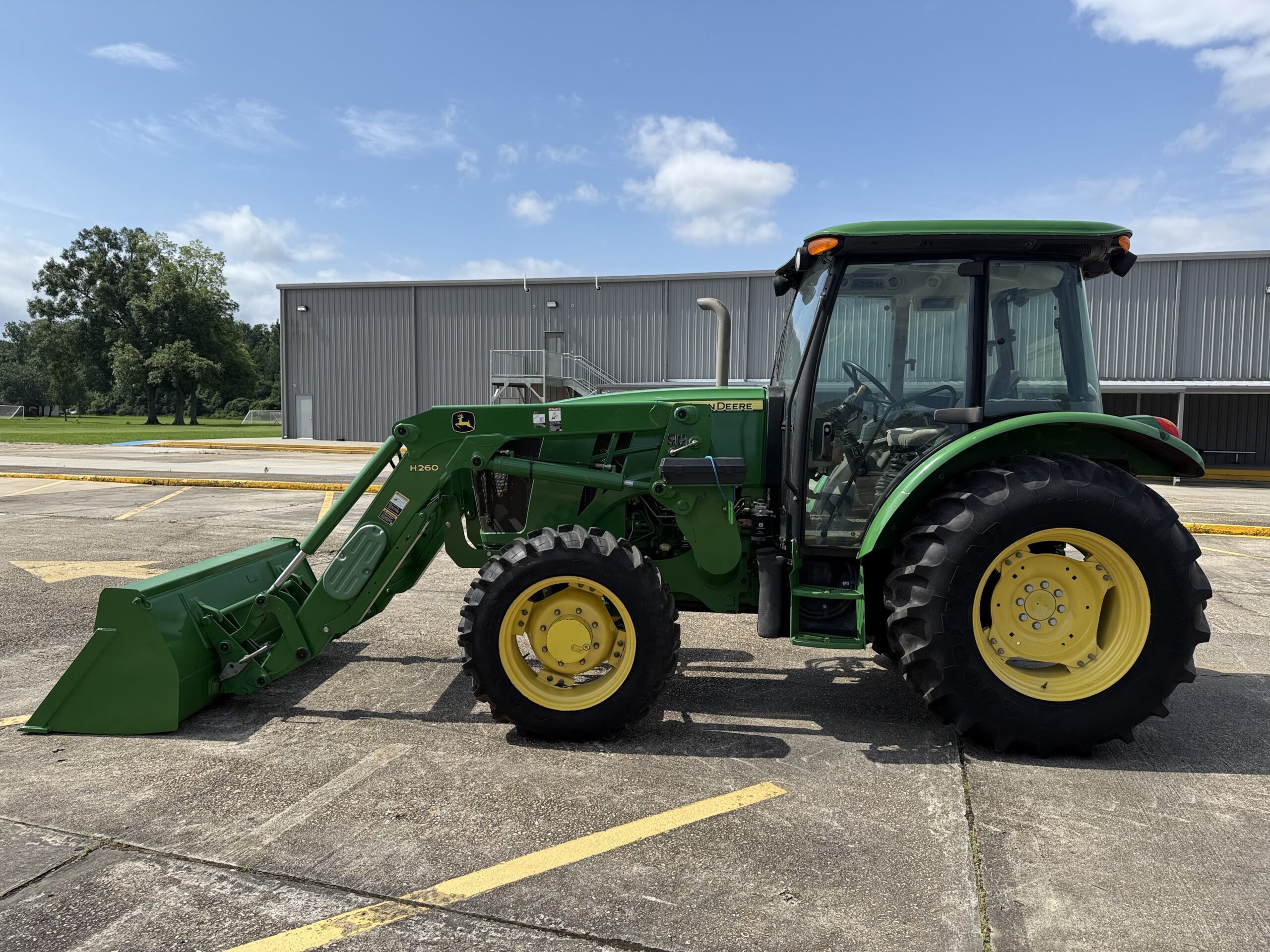John Deere 5085E CAB/AC Air Seat! 85HP 4WD Loader 12/12 PowerReverser Only 788Hrs! Excellent Condition!