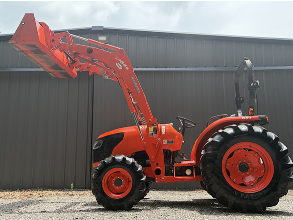 48hp Kubota farm tractor-HST/200 hrs- Bmt, TX