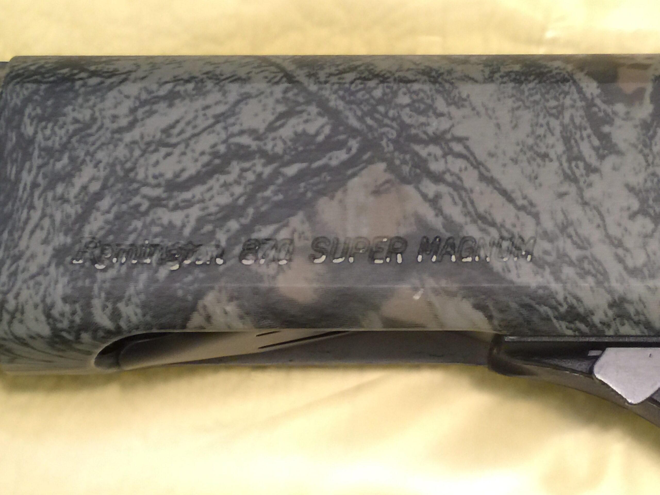 REMINGTON 870 SUPER MAGNUM 12G PUMP 3 1/2″, CAMO, SYNTHETIC STOCK, STRAP