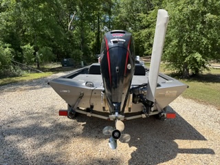 Crestliner VT 18 DX Bass Boat