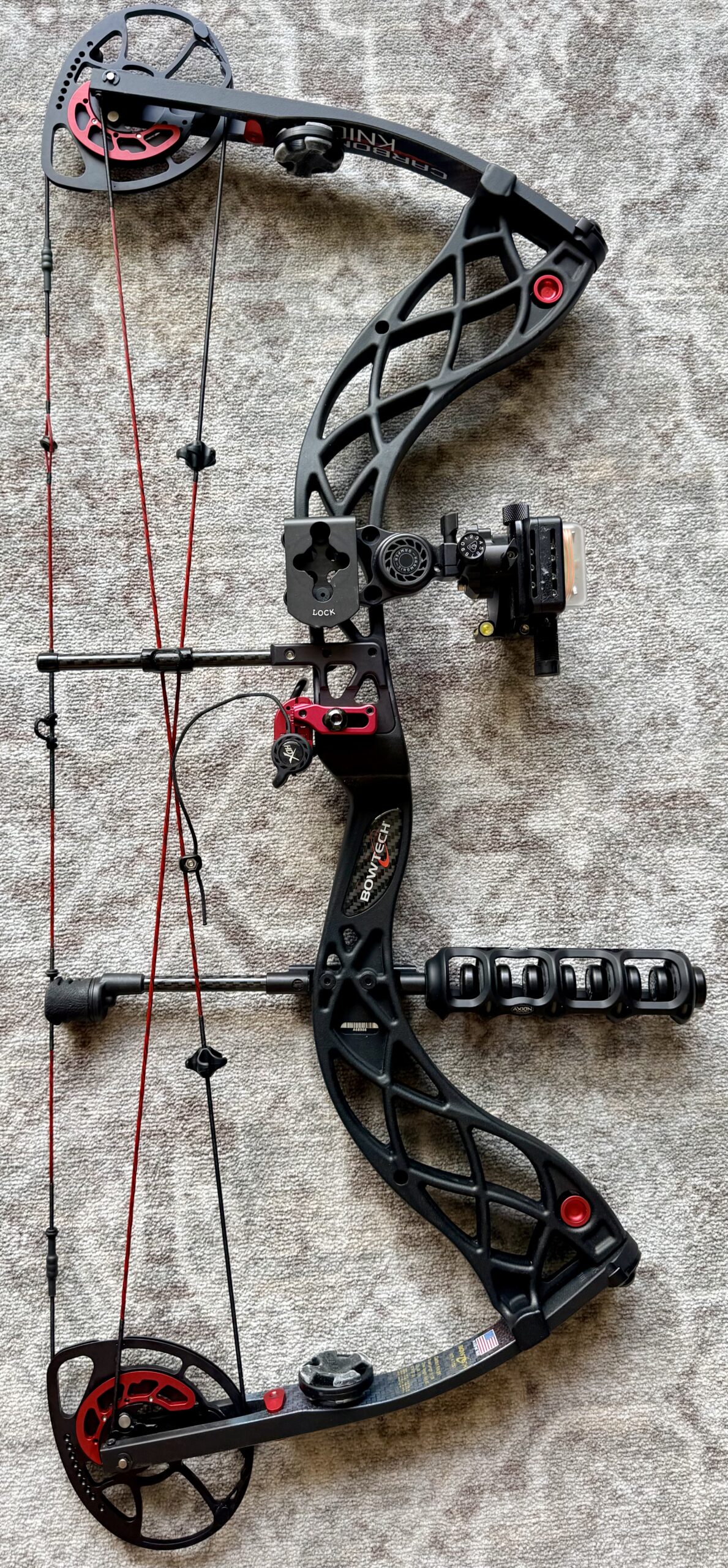 Bowtech Carbon Knight, carbon fiber quiver Loaded with Hard Case