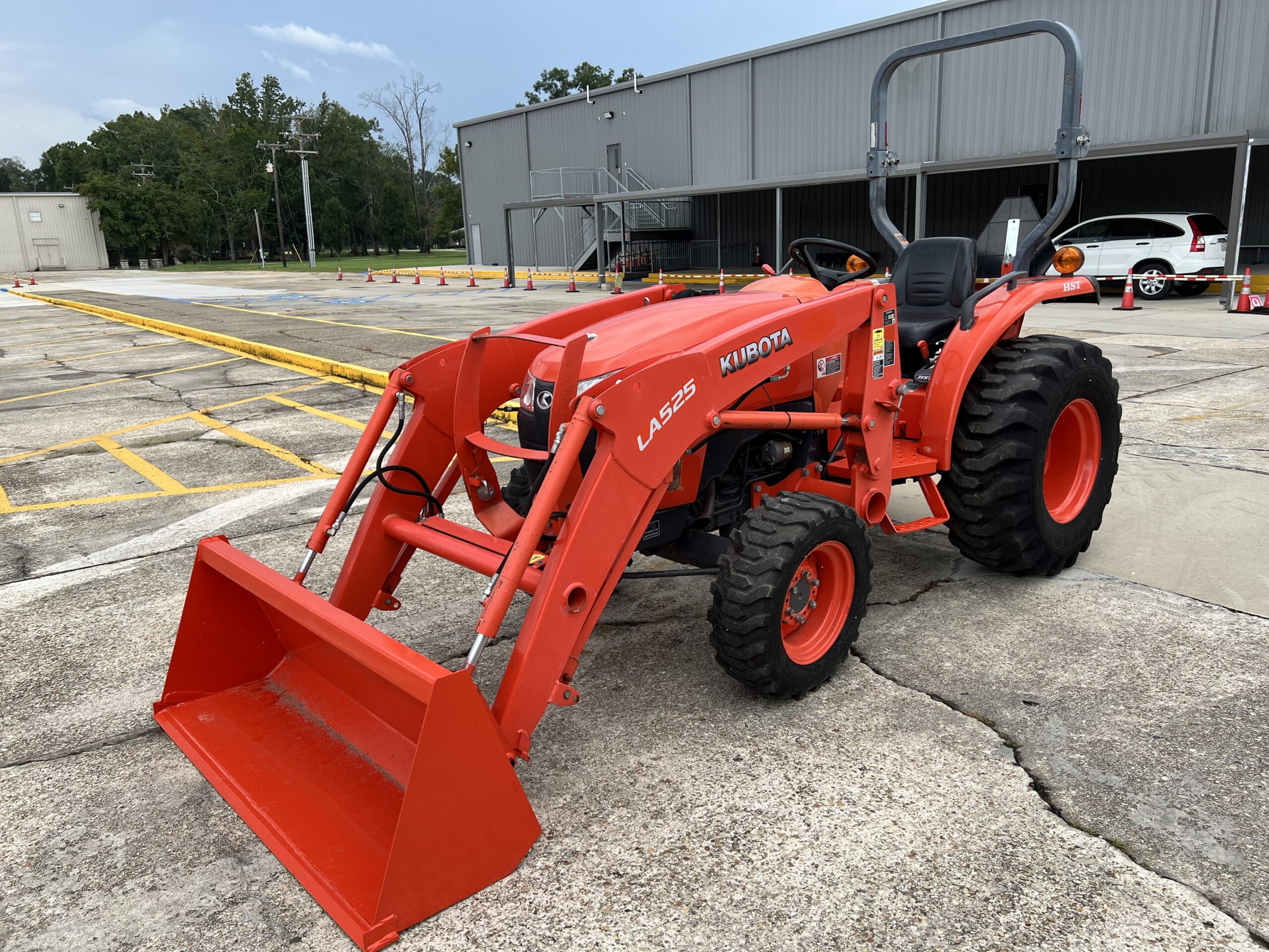 Kubota L2501 Diesel Tractor Only 165Hrs 25HP 4WD Loader HST Excellent Condition!