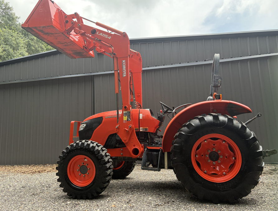 Kubota M6060-150 hrs- Bmt, TX