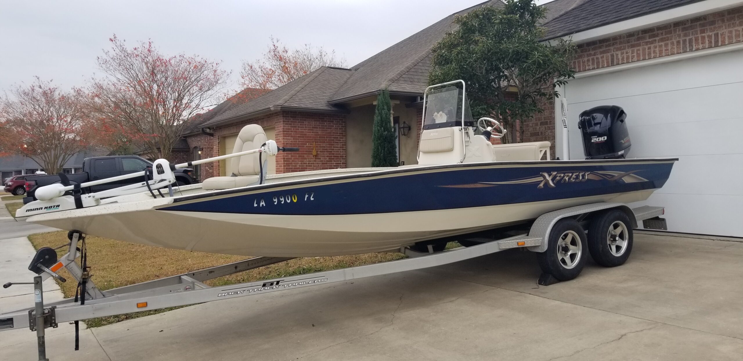 2013 Xpress 22’ bay boat – 107 hours – yamaha 200 sho 4-stroke – redfish & stainless pkg