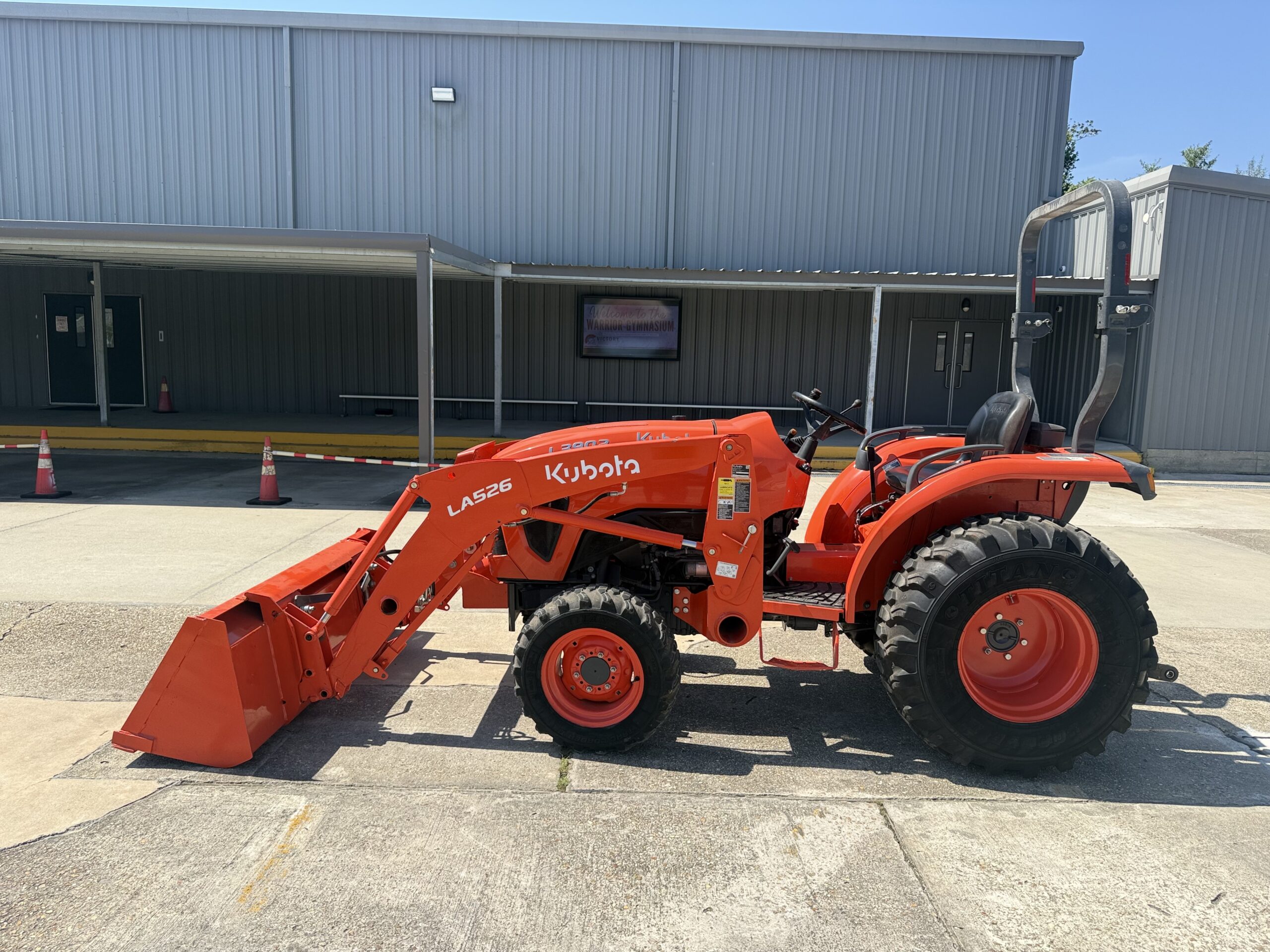 Kubota L3902 Diesel Tractor 39HP 4WD Loader HST Hydrostatic Only 530 Hrs! Excellent Condition!