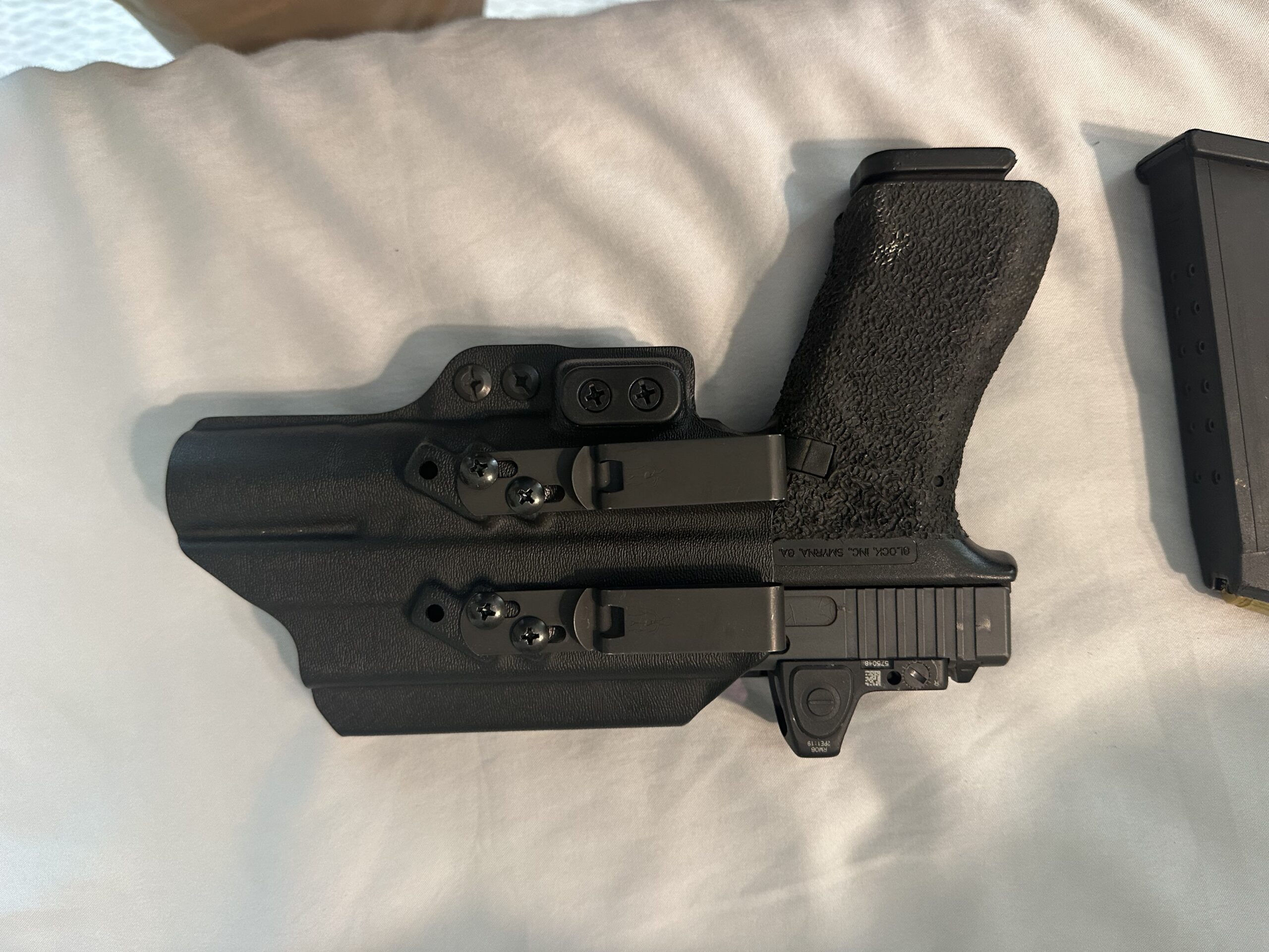 Glock 22 with RMR and Modlite