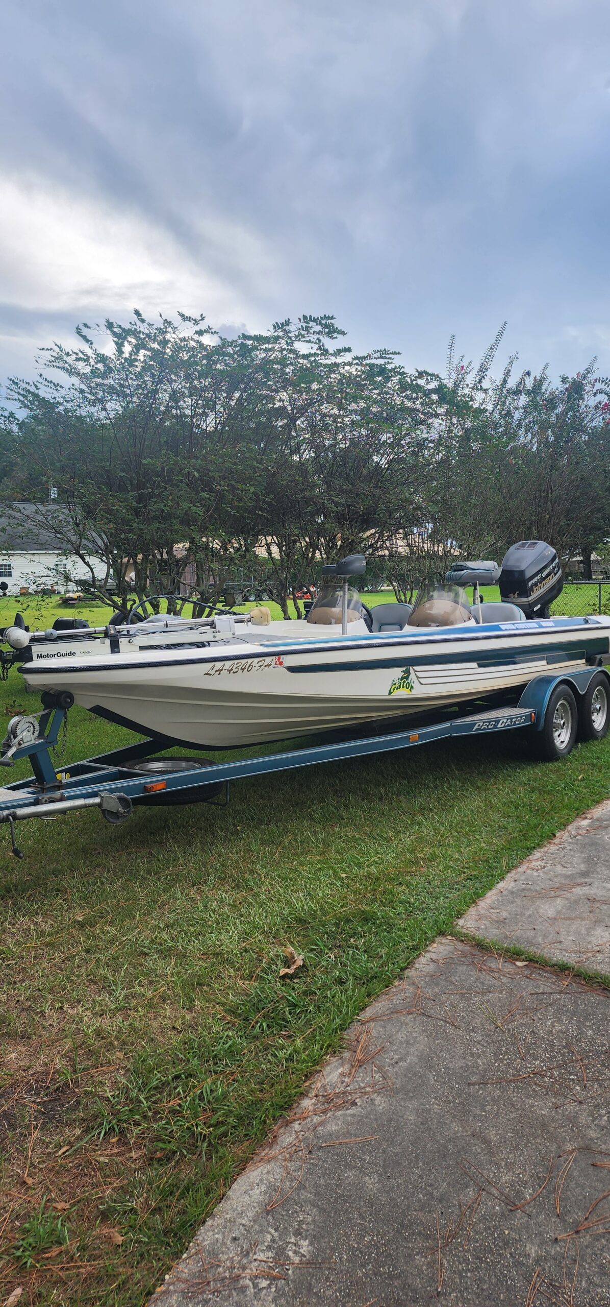 201 Pro Gator BASS Boat