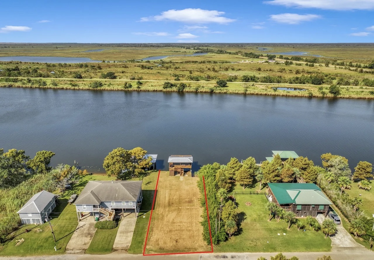 Boat House For Sale on Navigable Pearl River