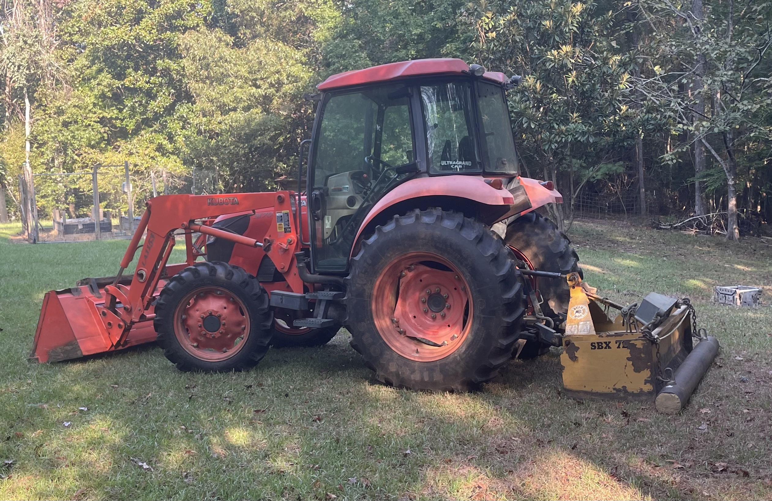 Kubota M7040 HDC tractor