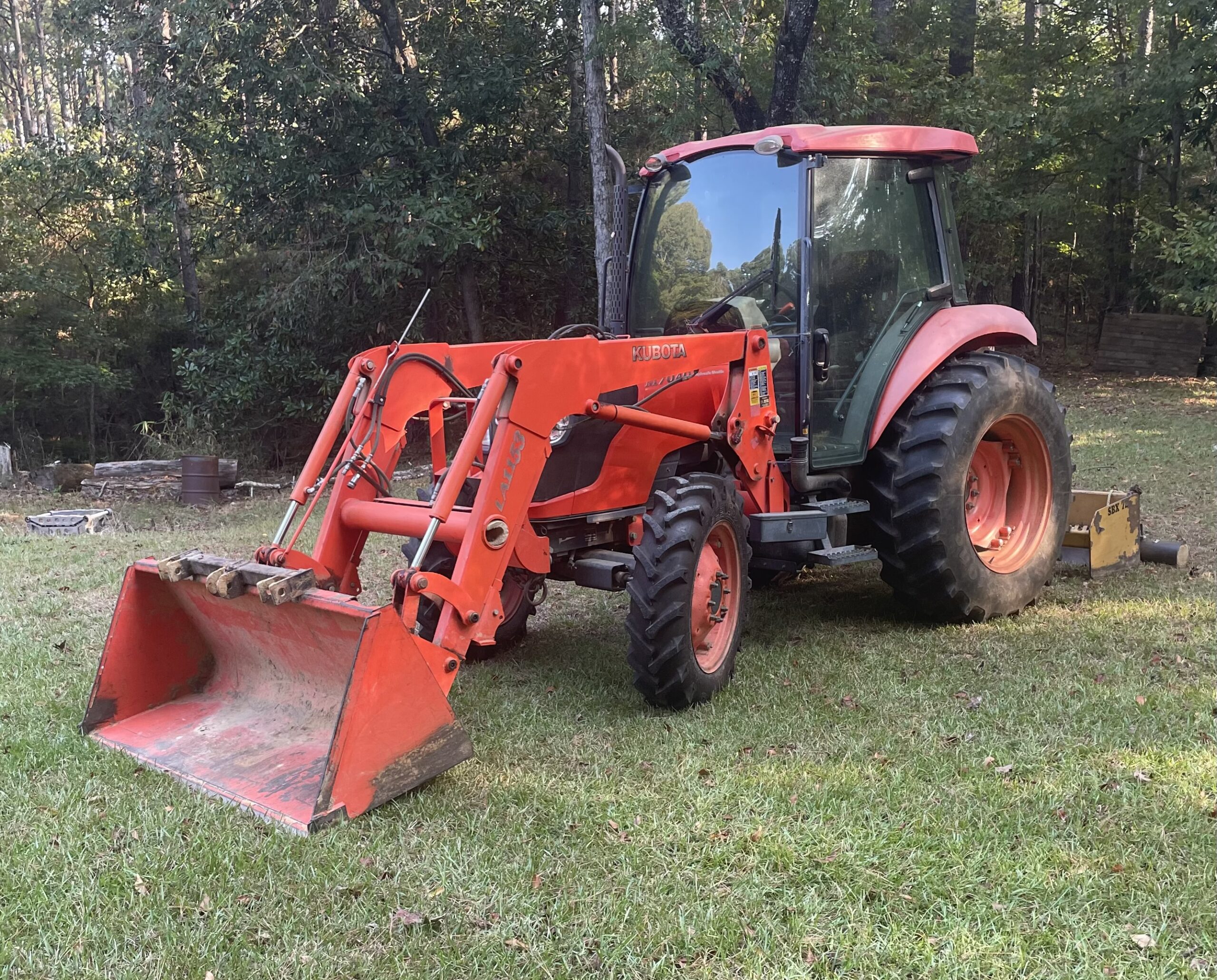 Kubota M7040 HDC tractor