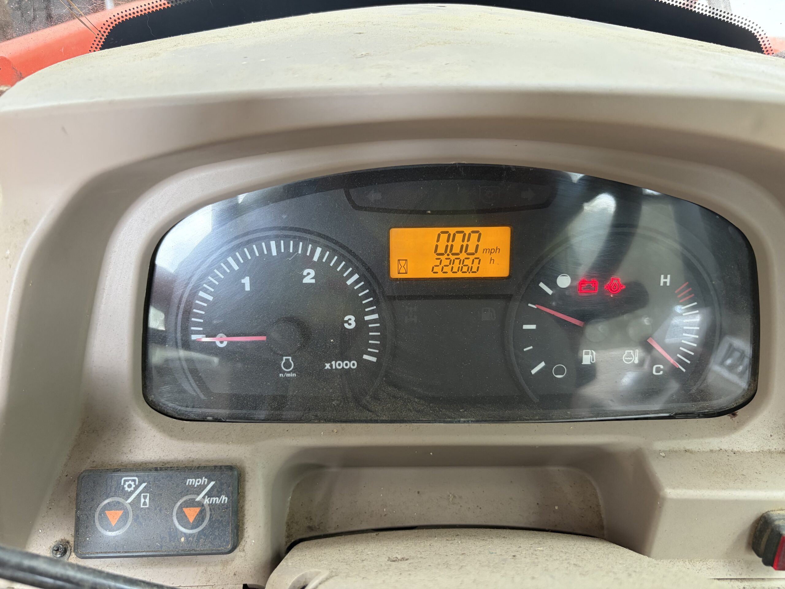 Kubota M7040 HDC tractor