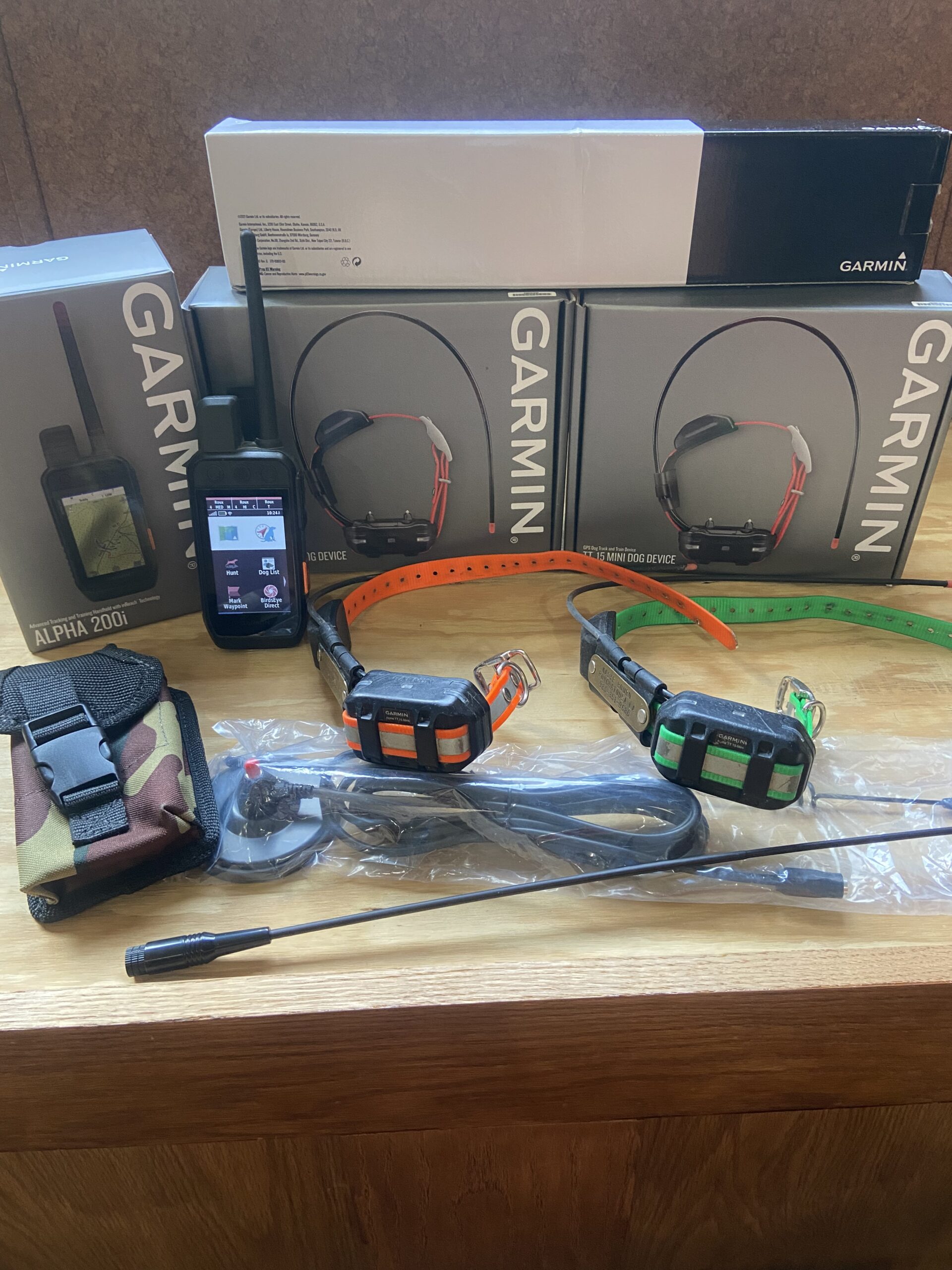 Garmin Alpha 200i Bundle with two tracking/shock/tone collars and extras.