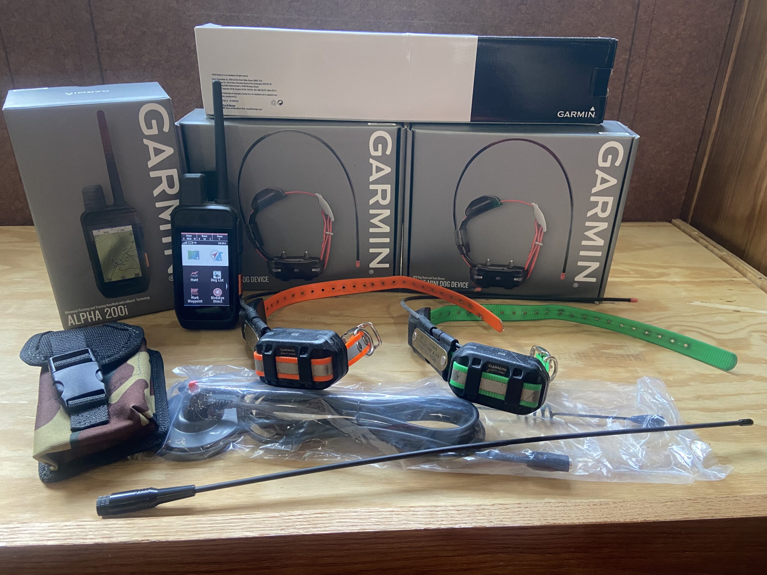 Garmin Alpha 200i Bundle with two tracking/shock/tone collars and extras.