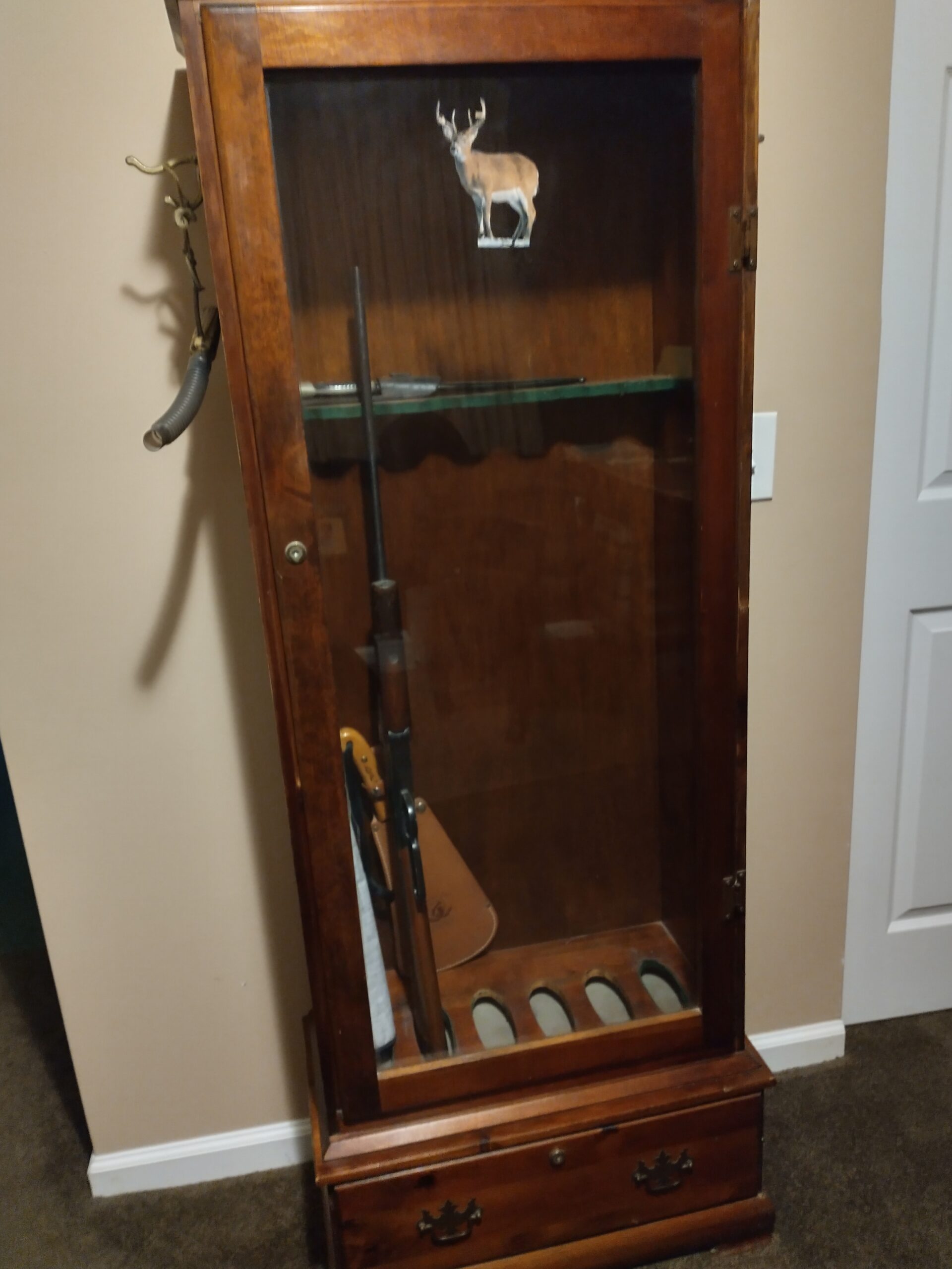 Wood gun cabinet