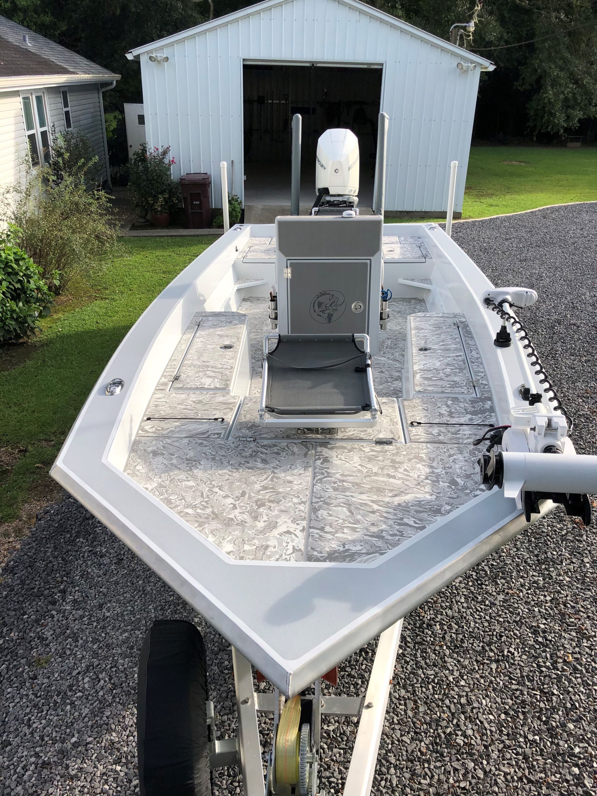 Gravois Hull 22′ Semi-V Center Console Aluminum Bay Boat with 18 inch gill bracket