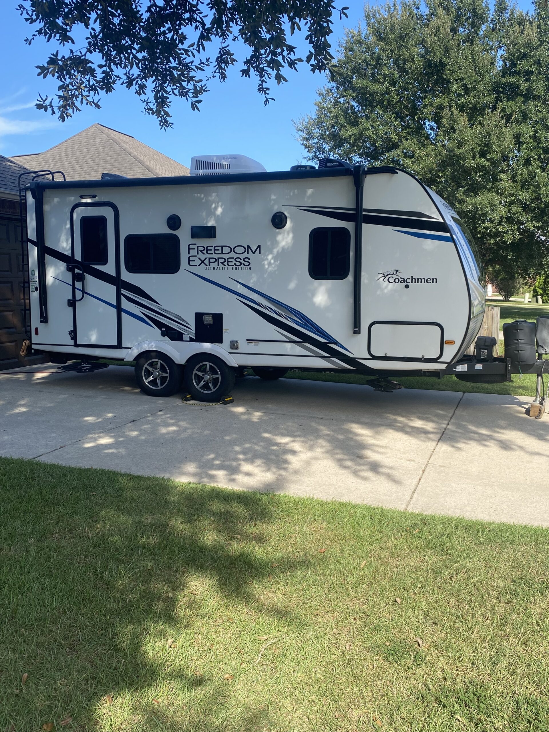 RV trailer 2023 Coachmen Freedom Express