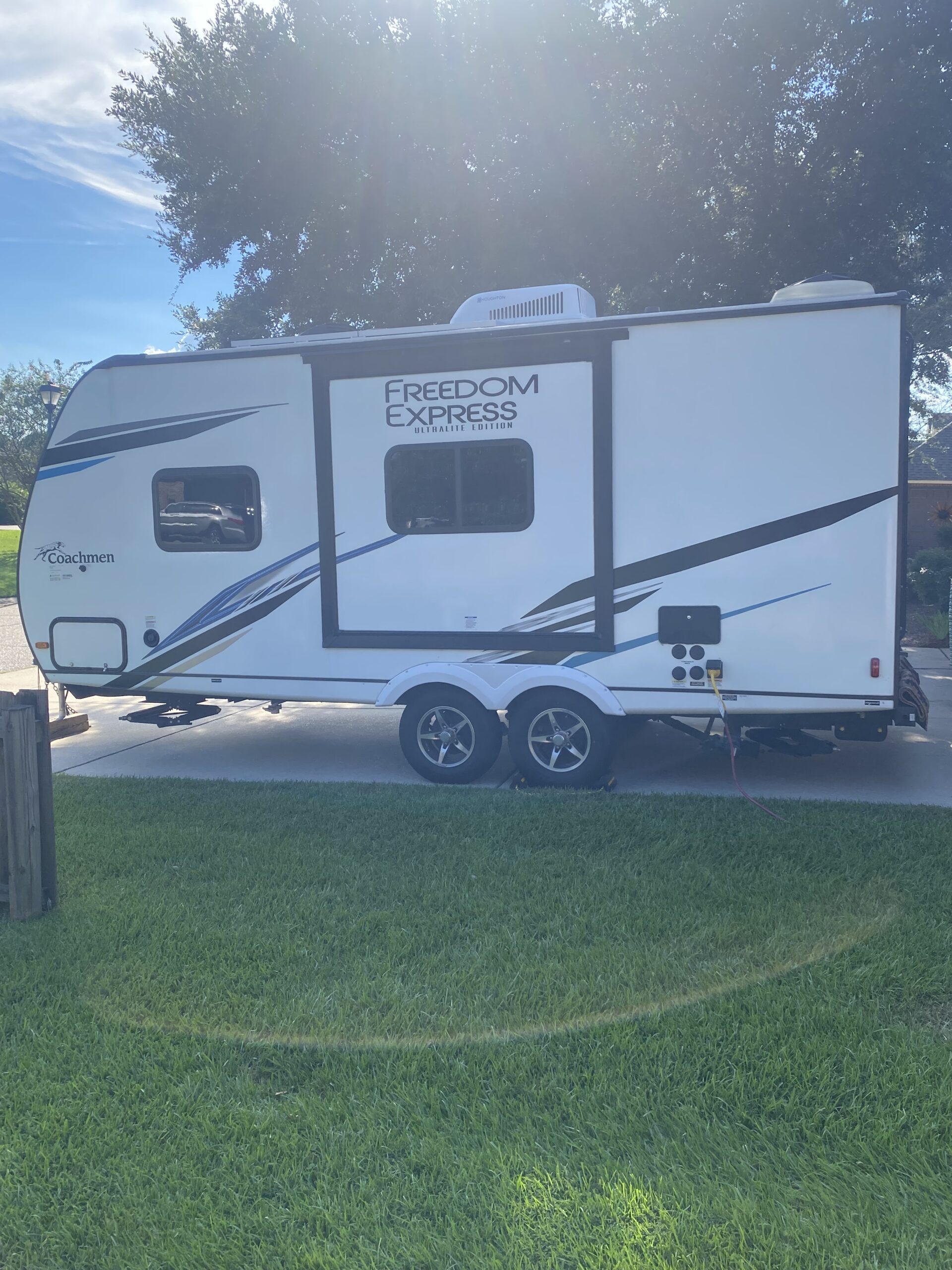 RV trailer 2023 Coachmen Freedom Express
