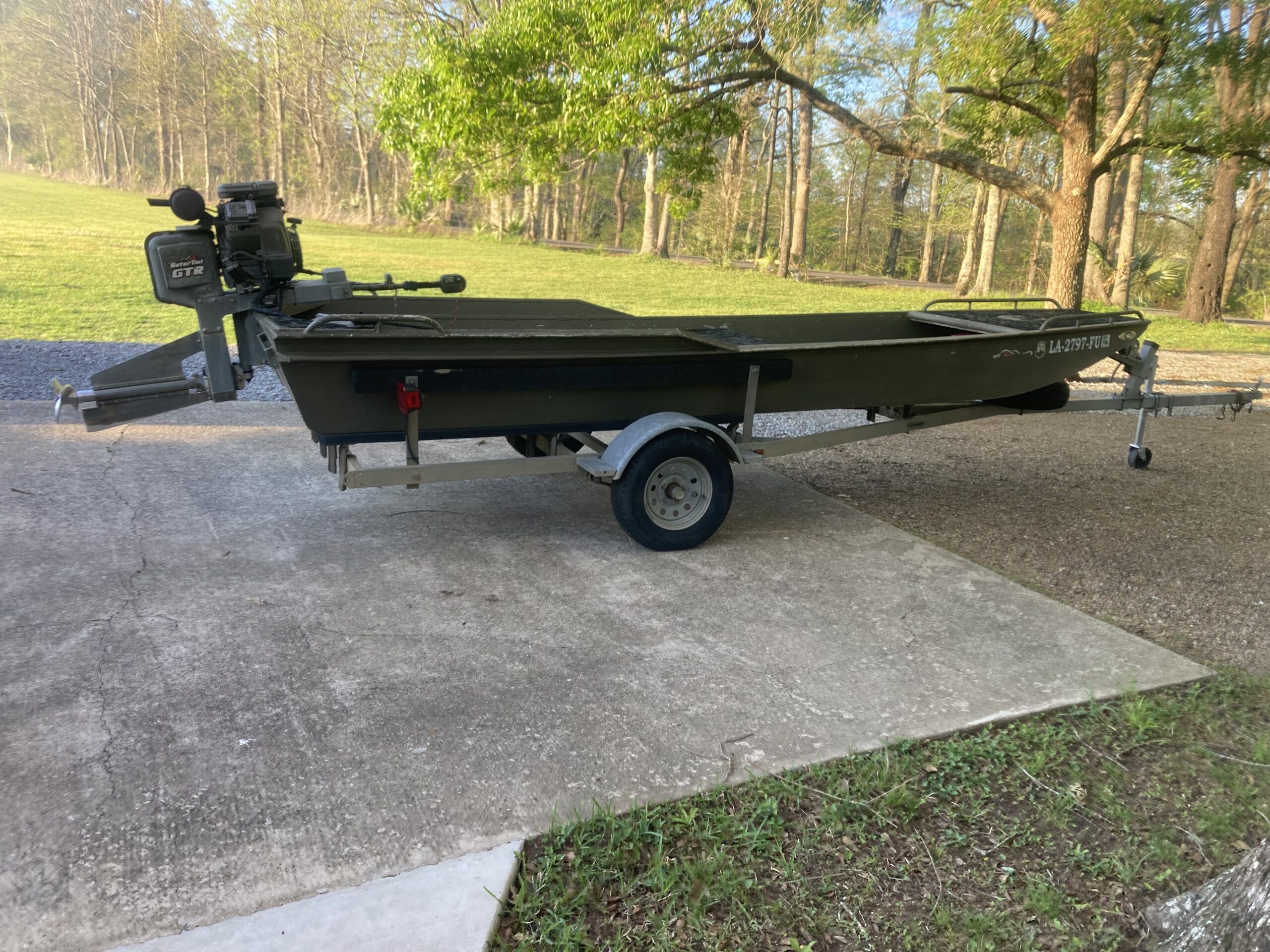 GATOR TAIL BOAT