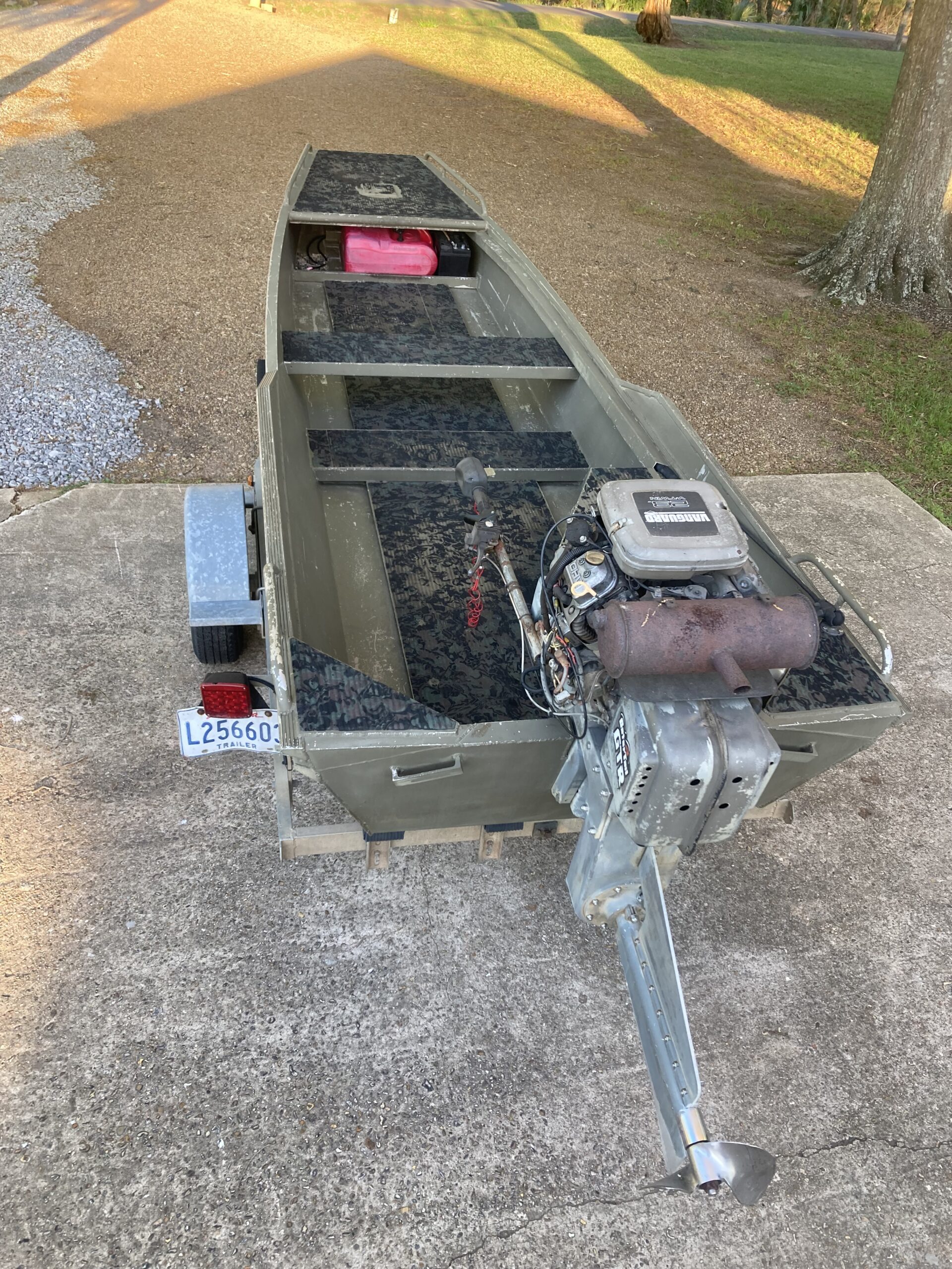 GATOR TAIL BOAT