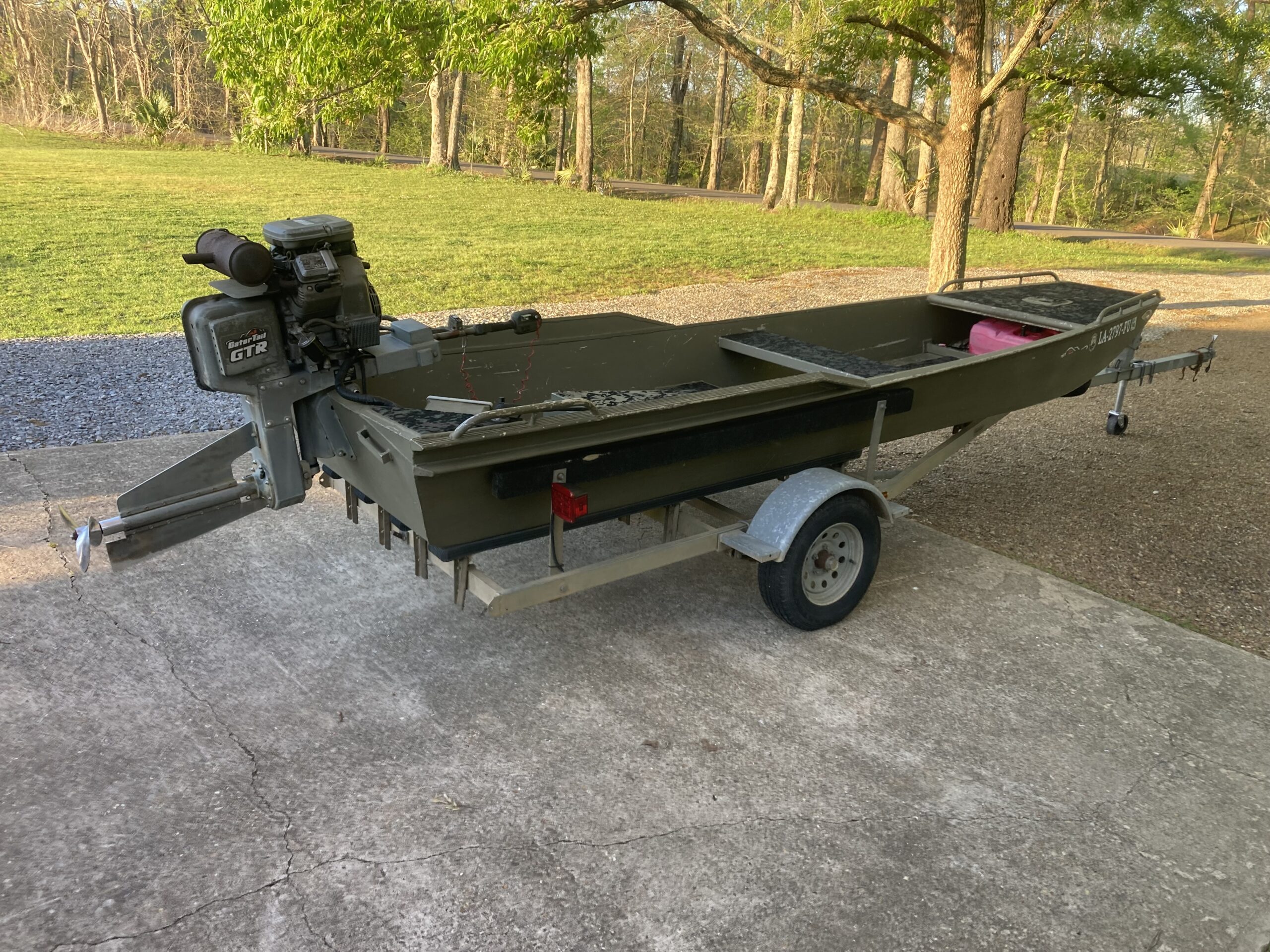 GATOR TAIL BOAT