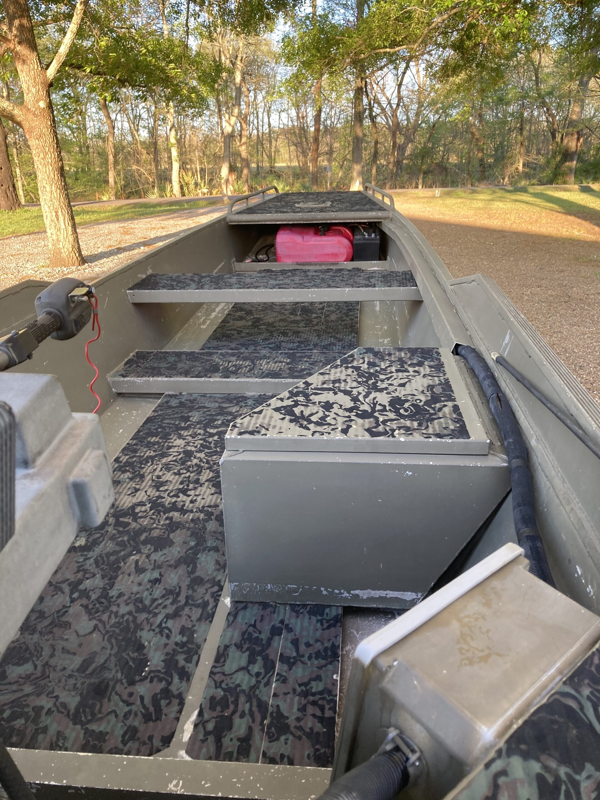 GATOR TAIL BOAT