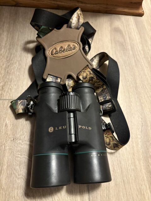 Leupold Wind River Cascade 8X42 Binoculars