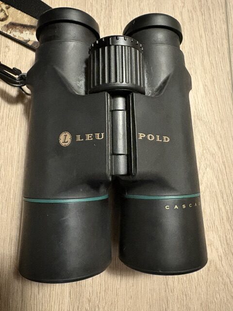 Leupold Wind River Cascade 8X42 Binoculars