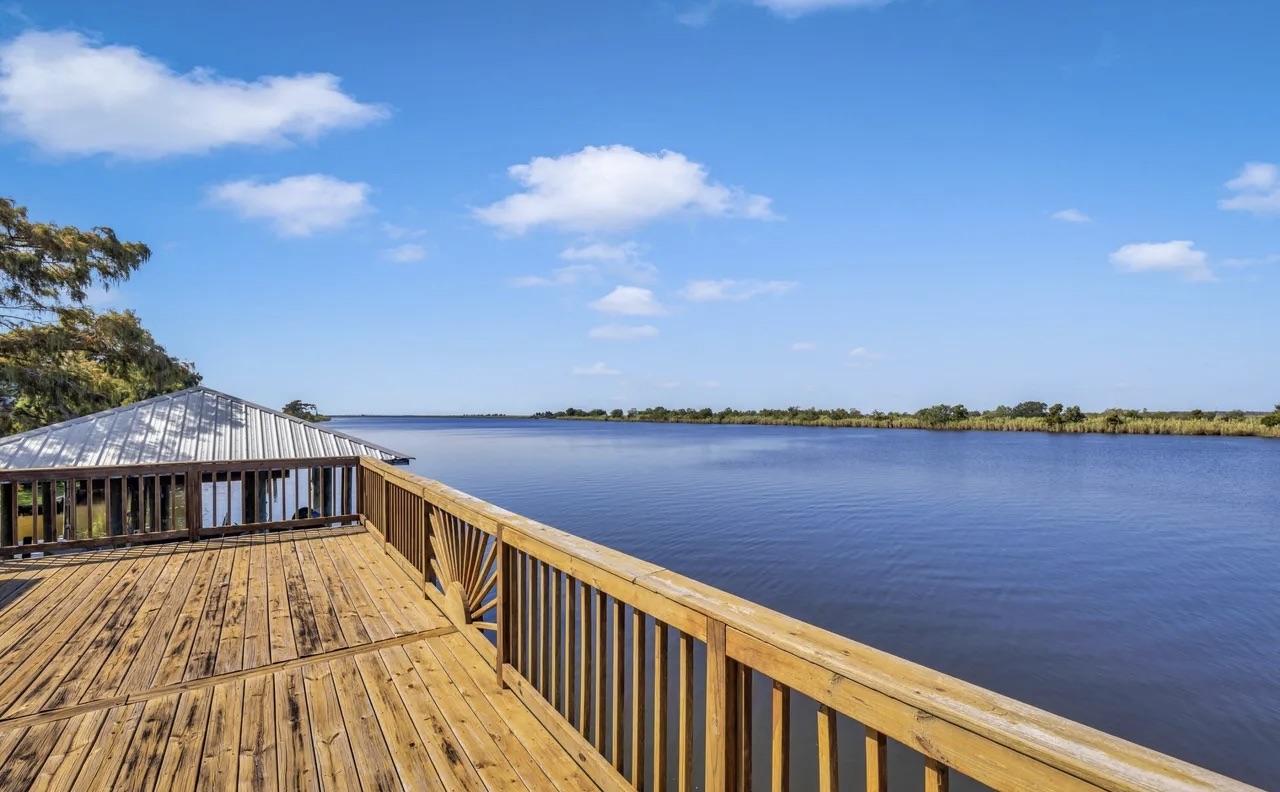 Boat House For Sale on Navigable Pearl River