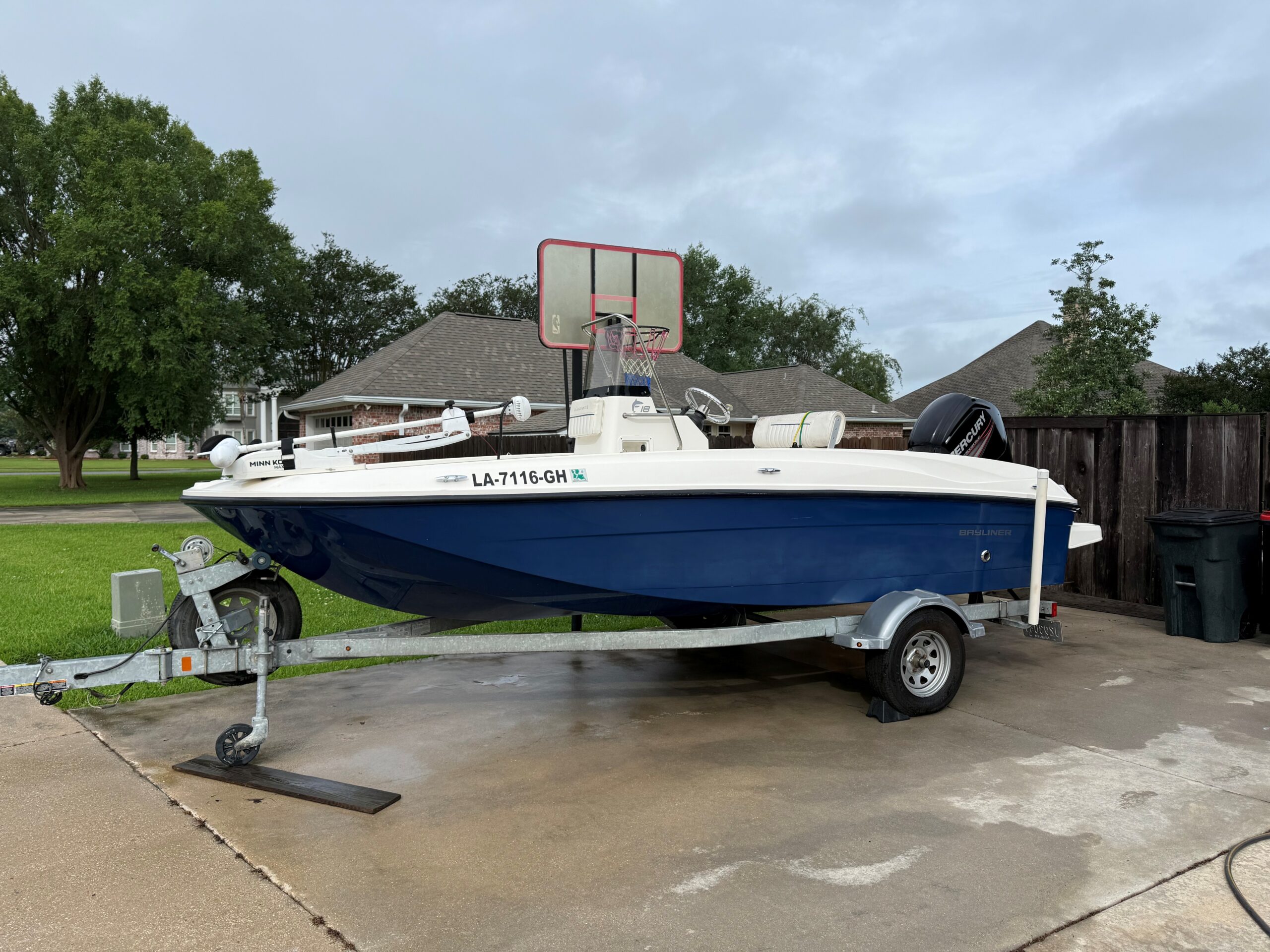 2017 Bayliner Element F18