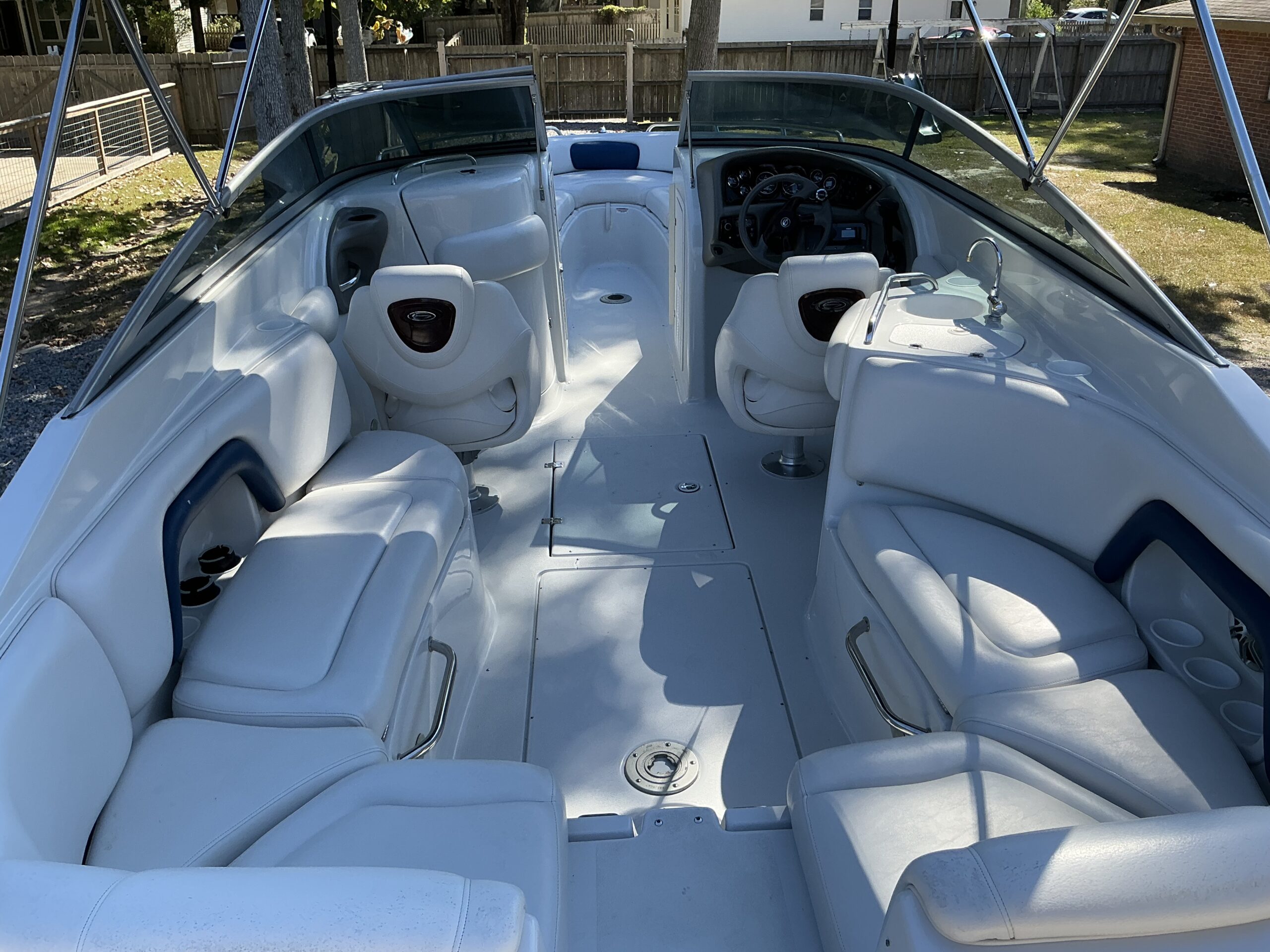 27’ 2005 crownline br