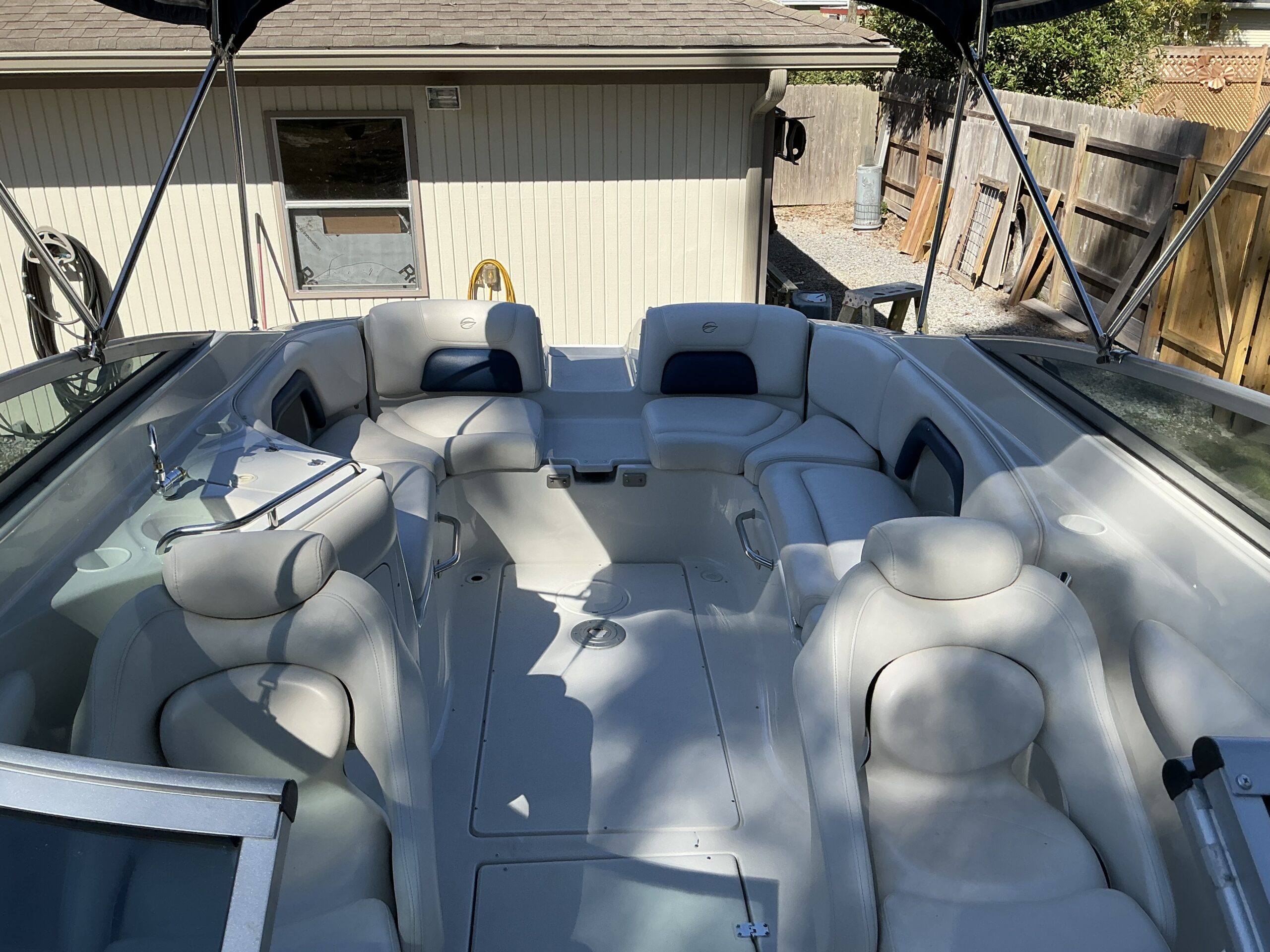 27’ 2005 crownline br