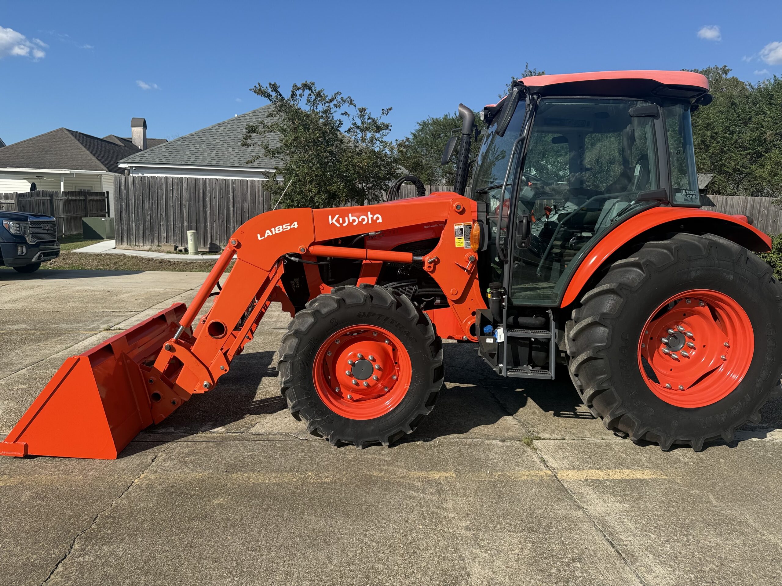 Kubota M5-111 CAB Tractor 105HP 4WD Loader Hydraulic Shuttle Barn Kept! Only 1077 Hrs! Excellent Condition!