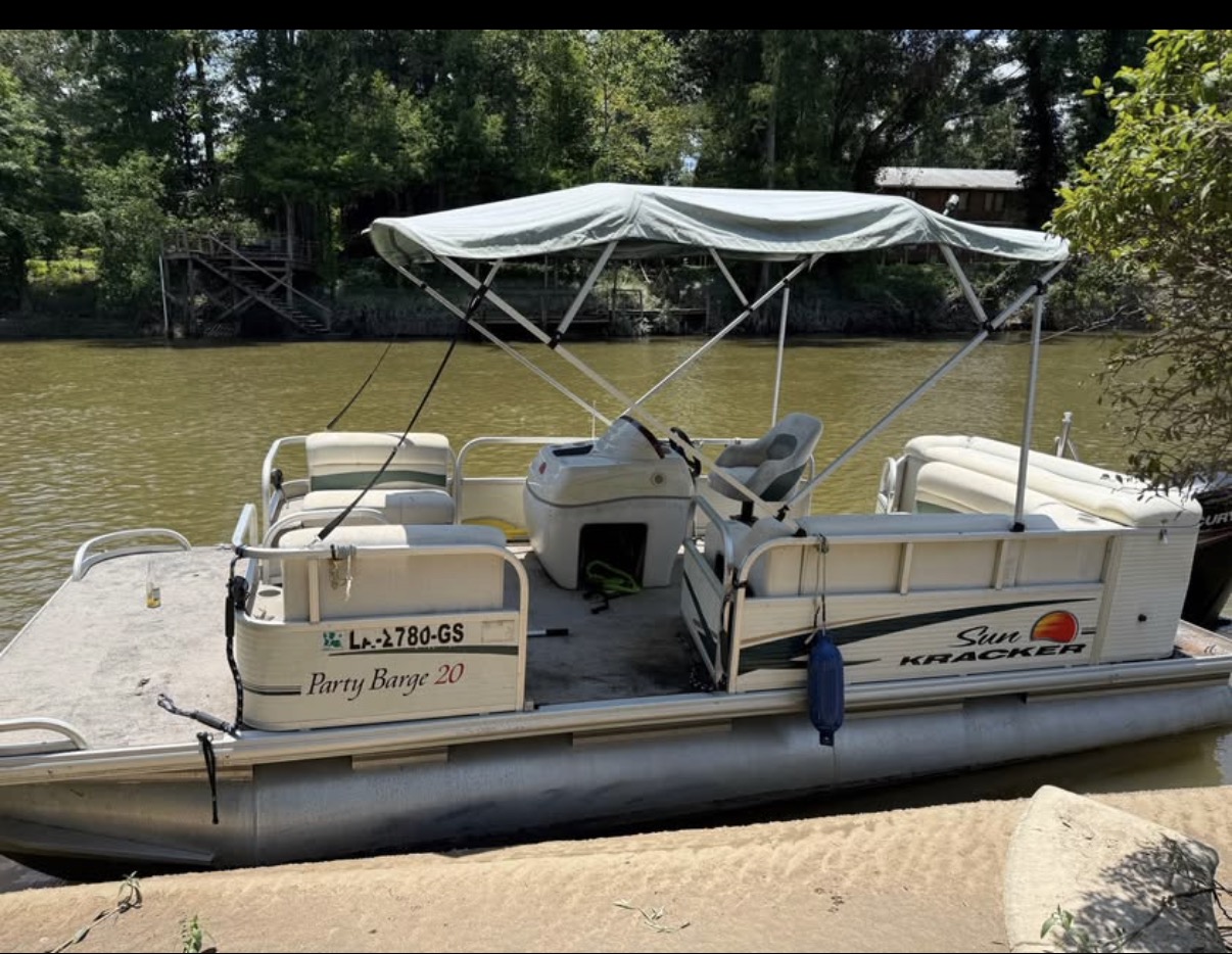 2010 Suntracker 20ft pontoon boat w 2015 4stroke 115 hp Murcury motor