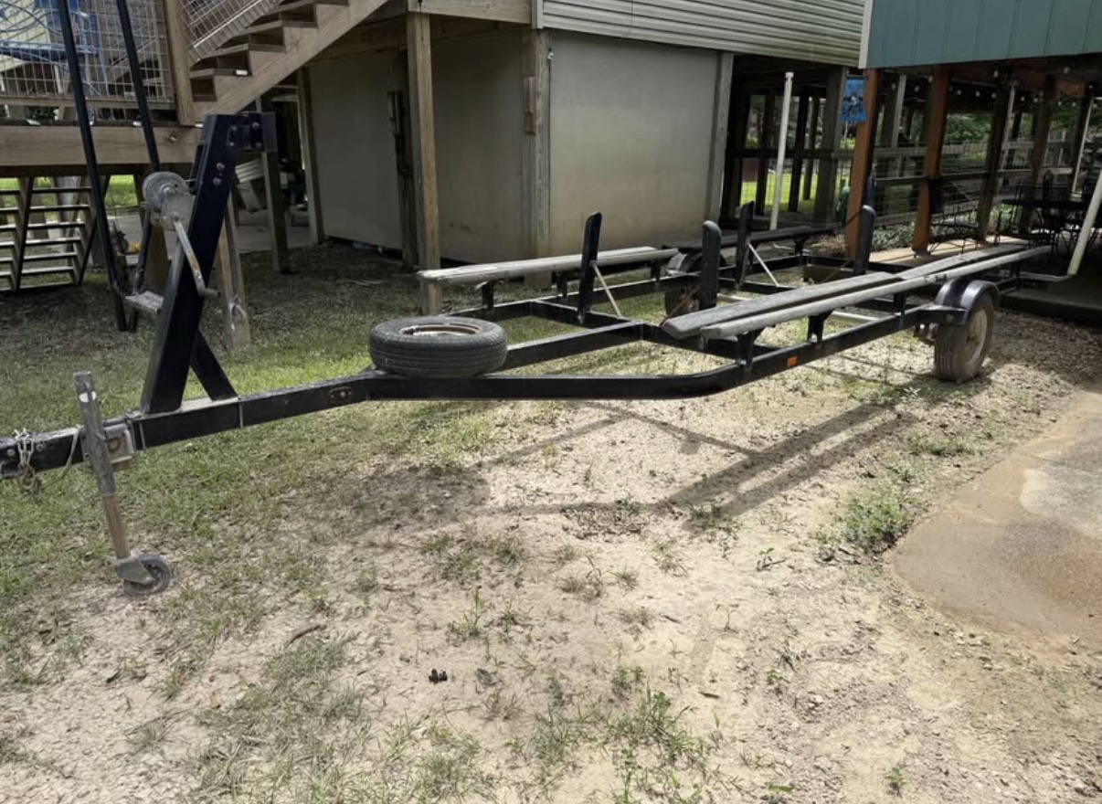 2010 Suntracker 20ft pontoon boat w 2015 4stroke 115 hp Murcury motor