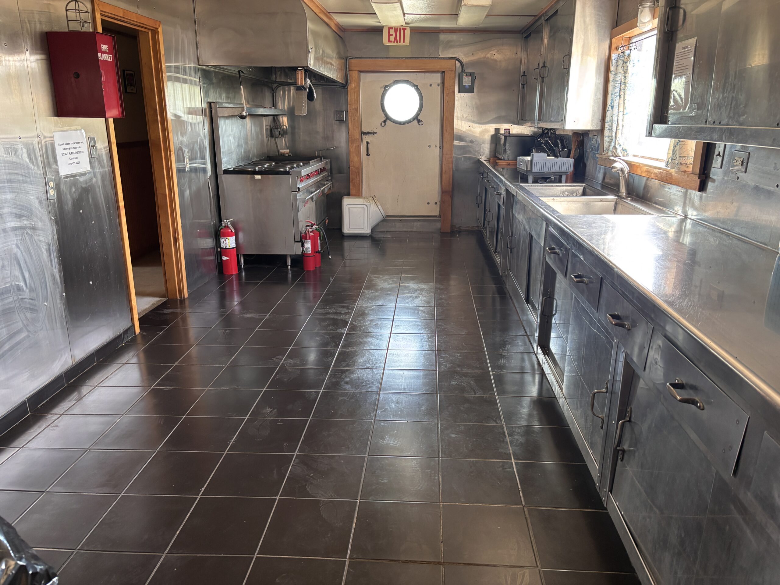 Commercial Floating Lodge – 12 Bedrooms | Accommodates 26 Guests | NO RESERVE AUCTION