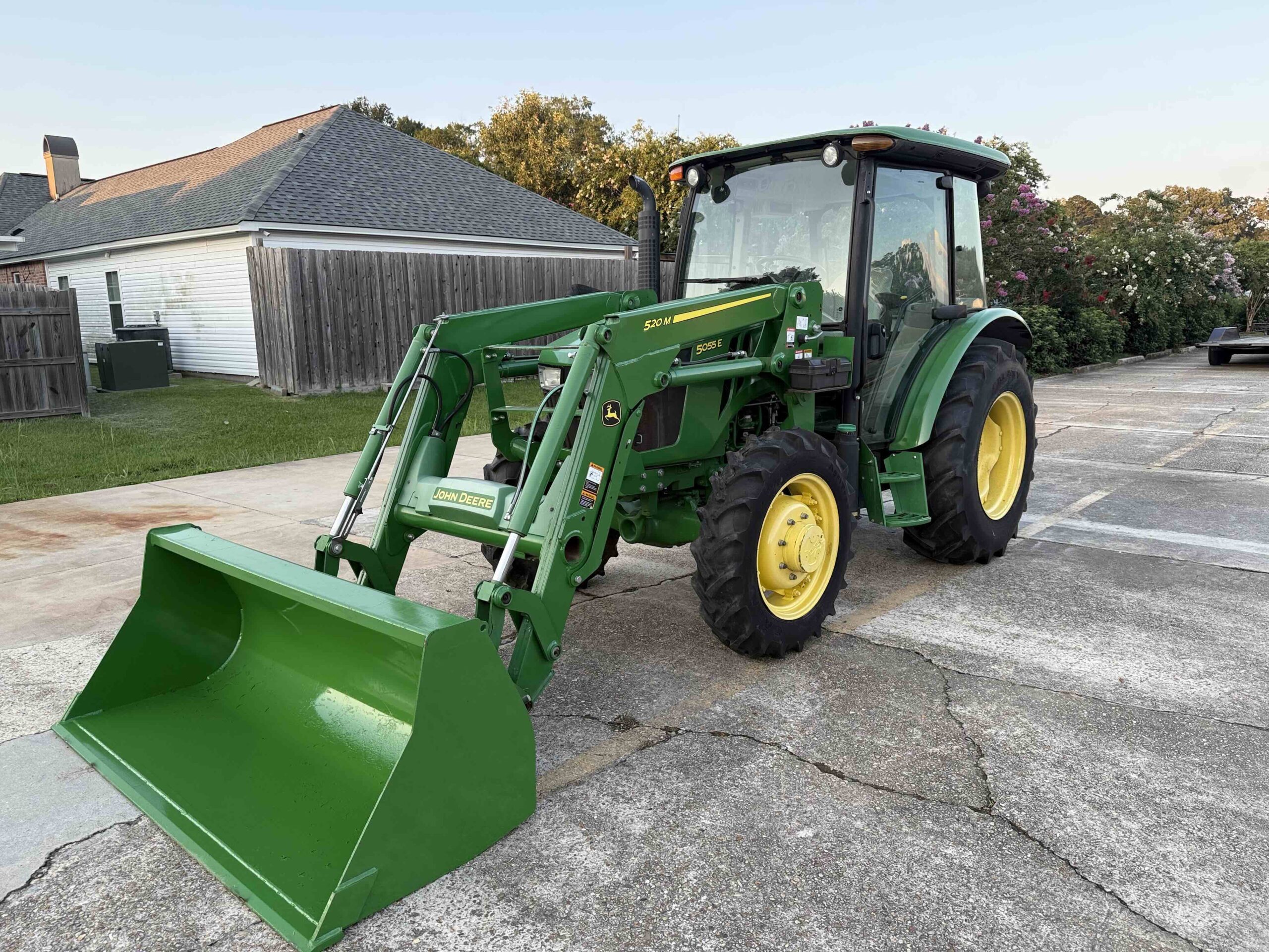 John Deere 5055E CAB/AC Tractor 59HP Only 291 Hours! 4WD Loader Synchro Shuttle Barn Kept!