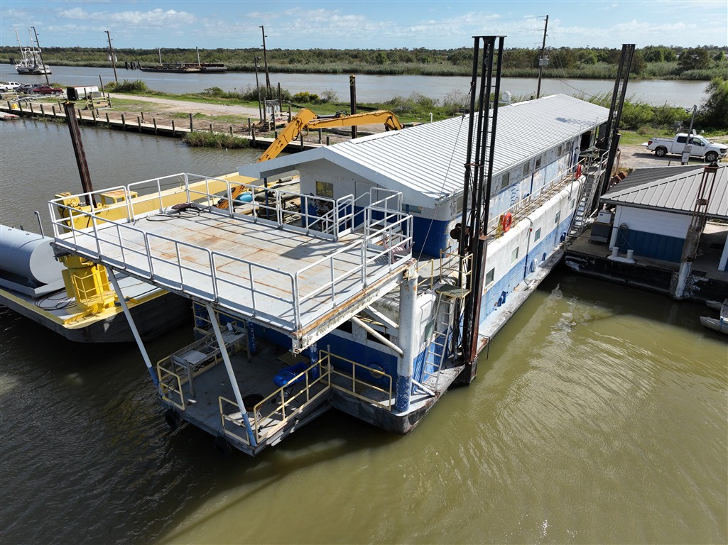 Commercial Floating Lodge – 12 Bedrooms | Accommodates 26 Guests | NO RESERVE AUCTION