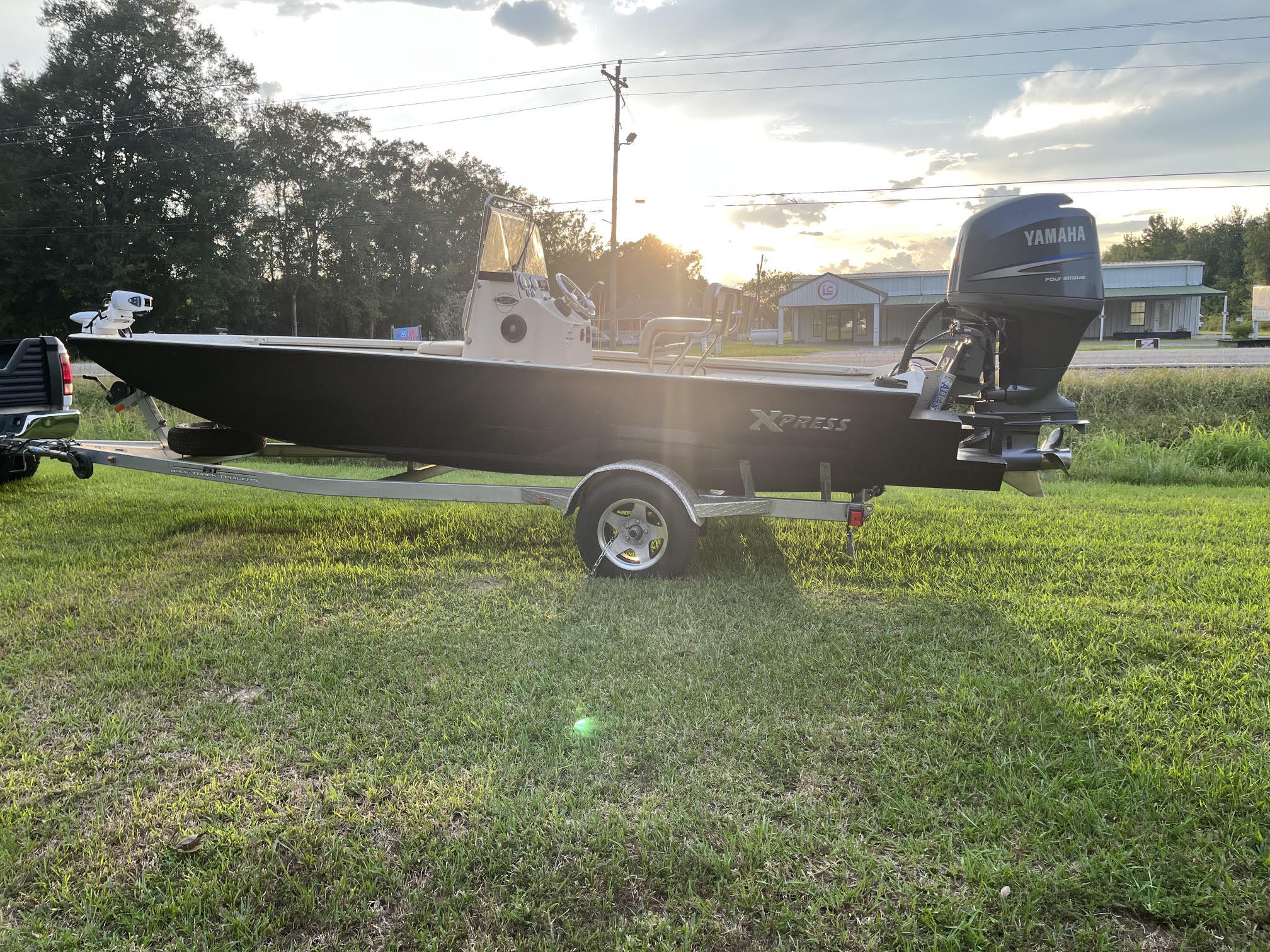 2015 Xpress Bay 20′ Shallow water series