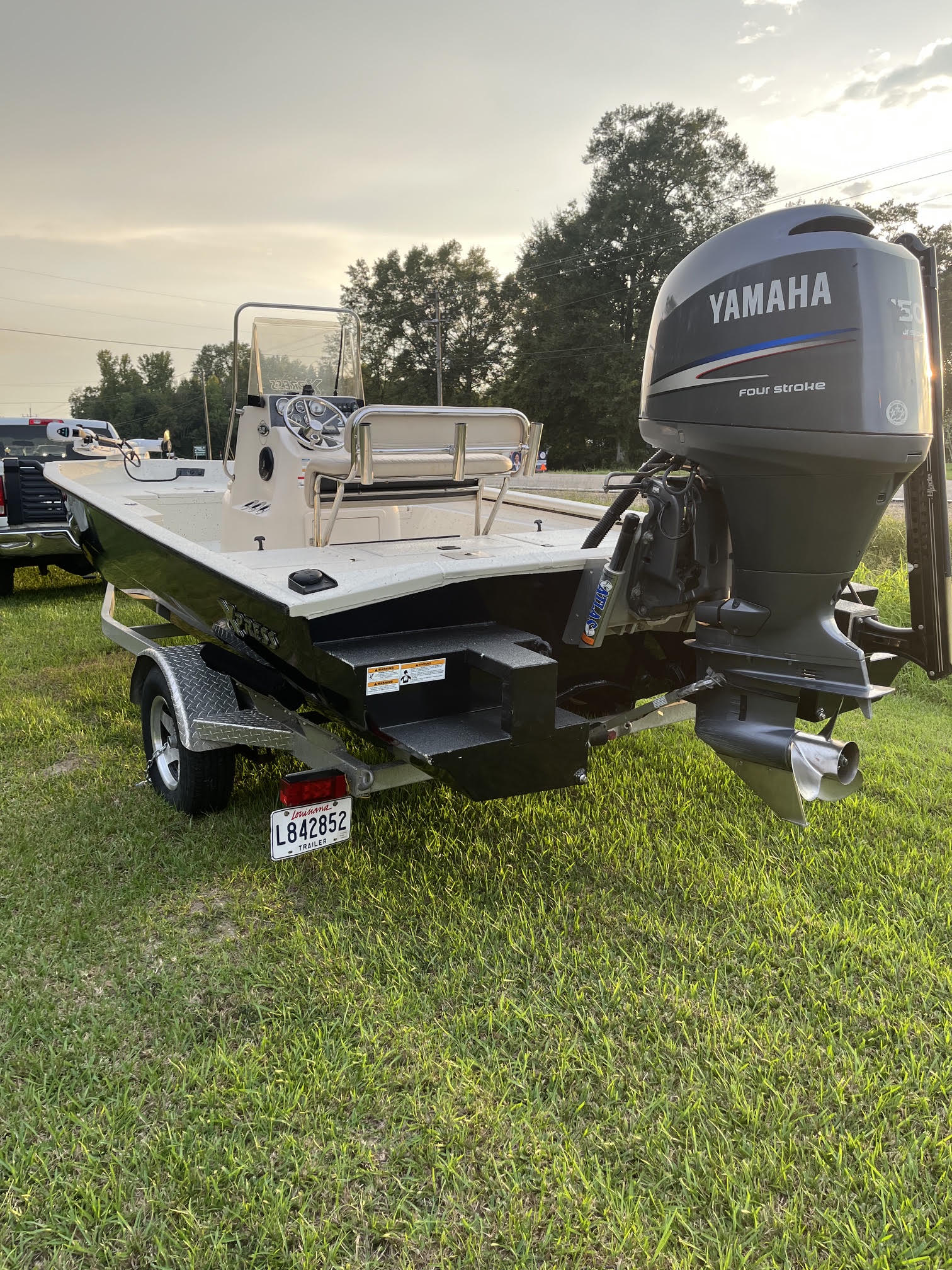 2015 Xpress Bay 20′ Shallow water series