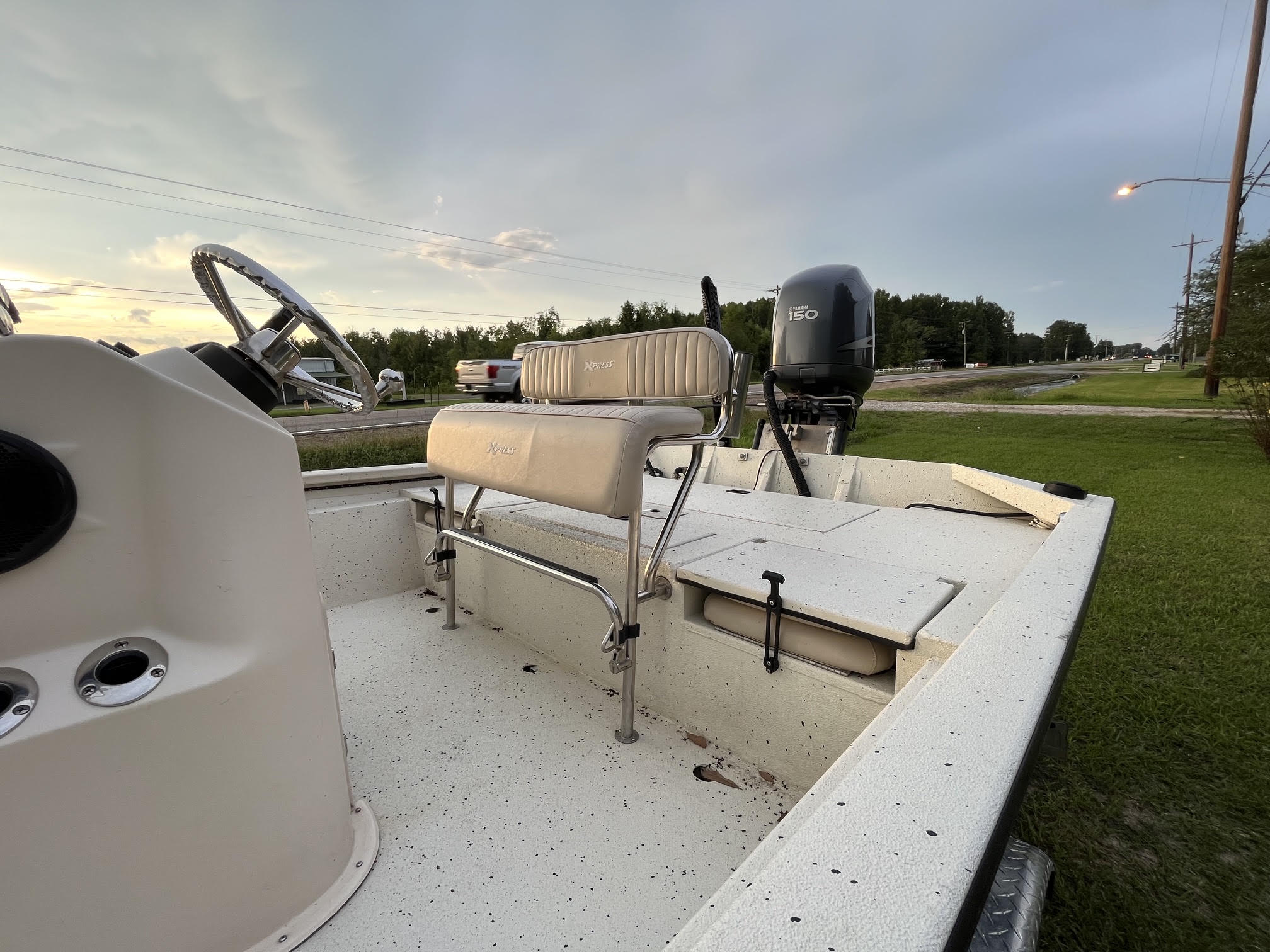 2015 Xpress Bay 20′ Shallow water series