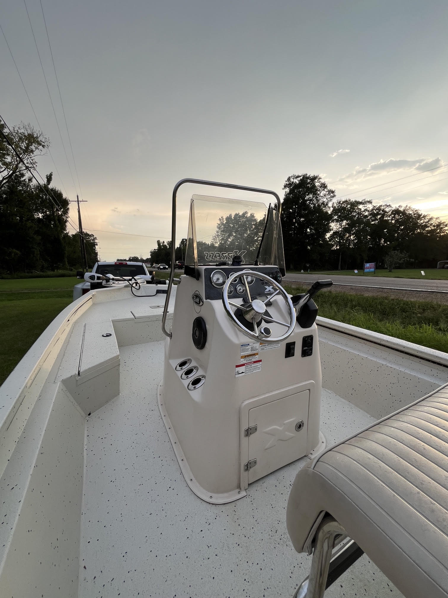 2015 Xpress Bay 20′ Shallow water series